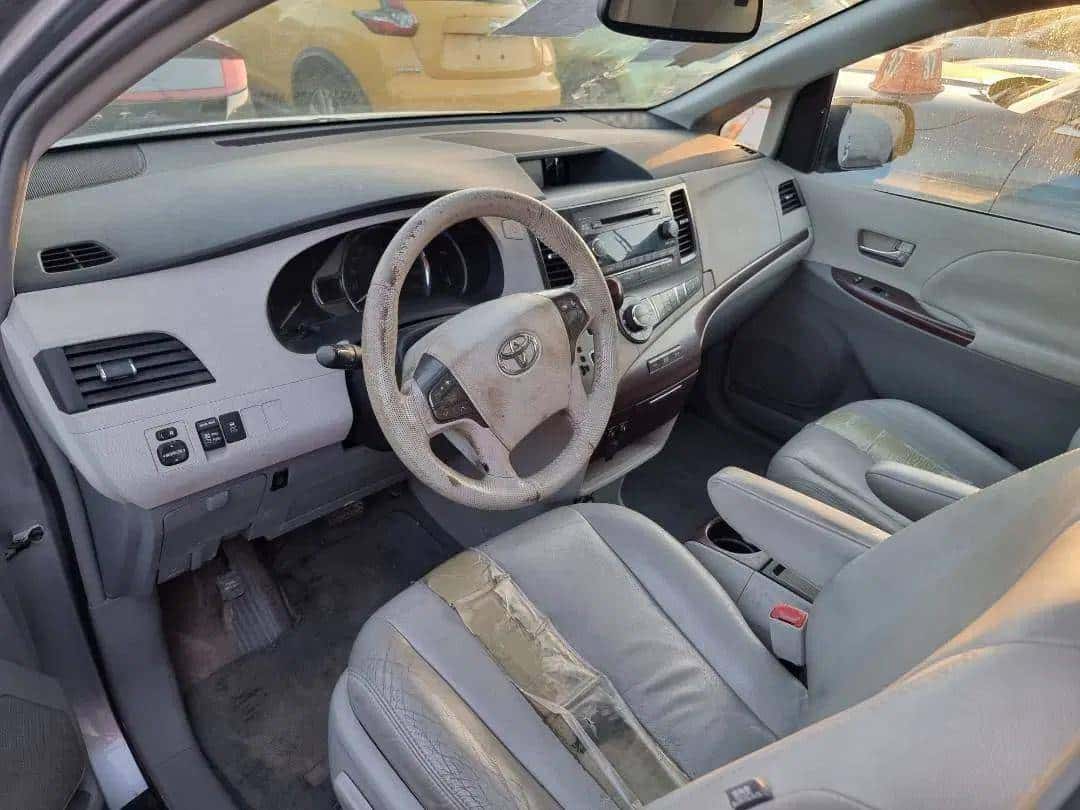 TOYOTA SIENNA 2011 thumbnail 6