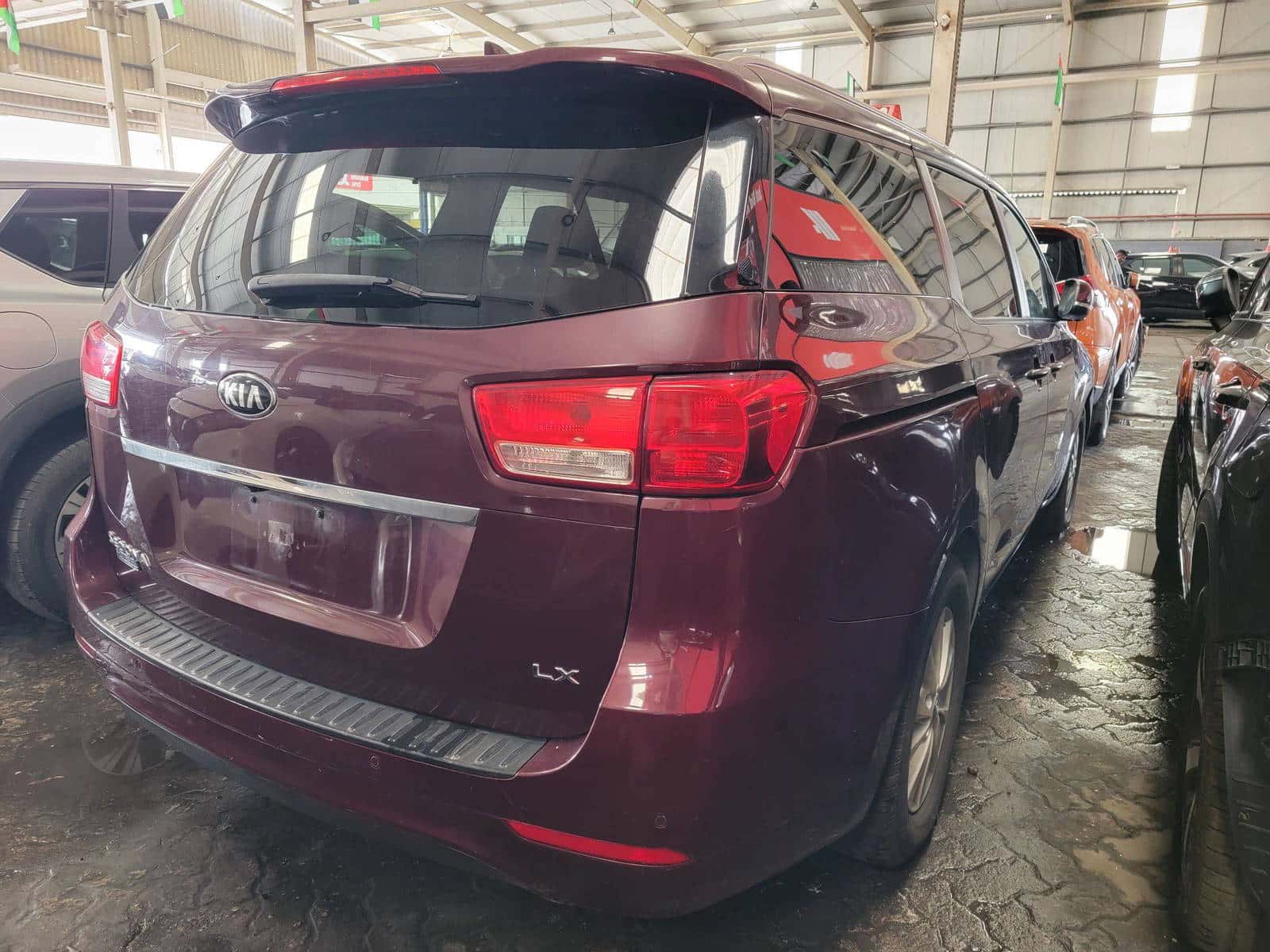 Kia Sedona 2016 thumbnail 2