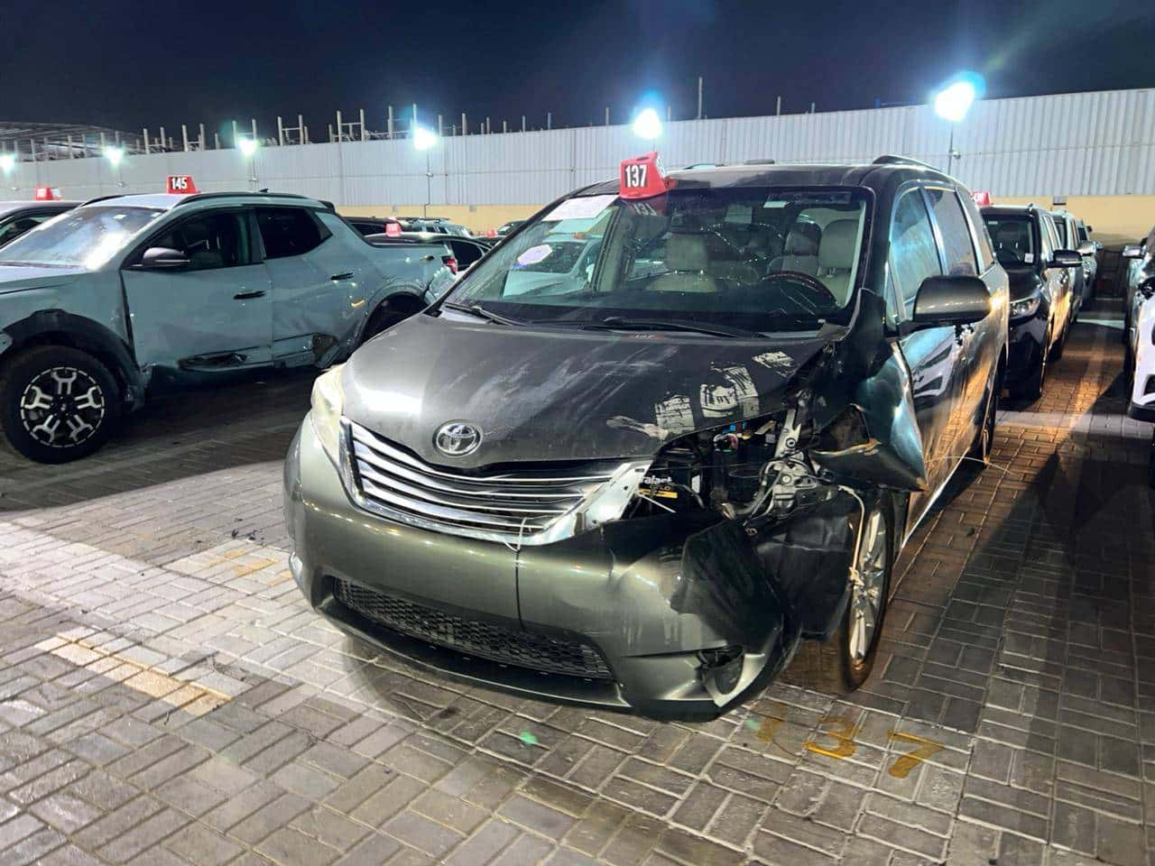TOYOTA SIENNA 2011 thumbnail 6