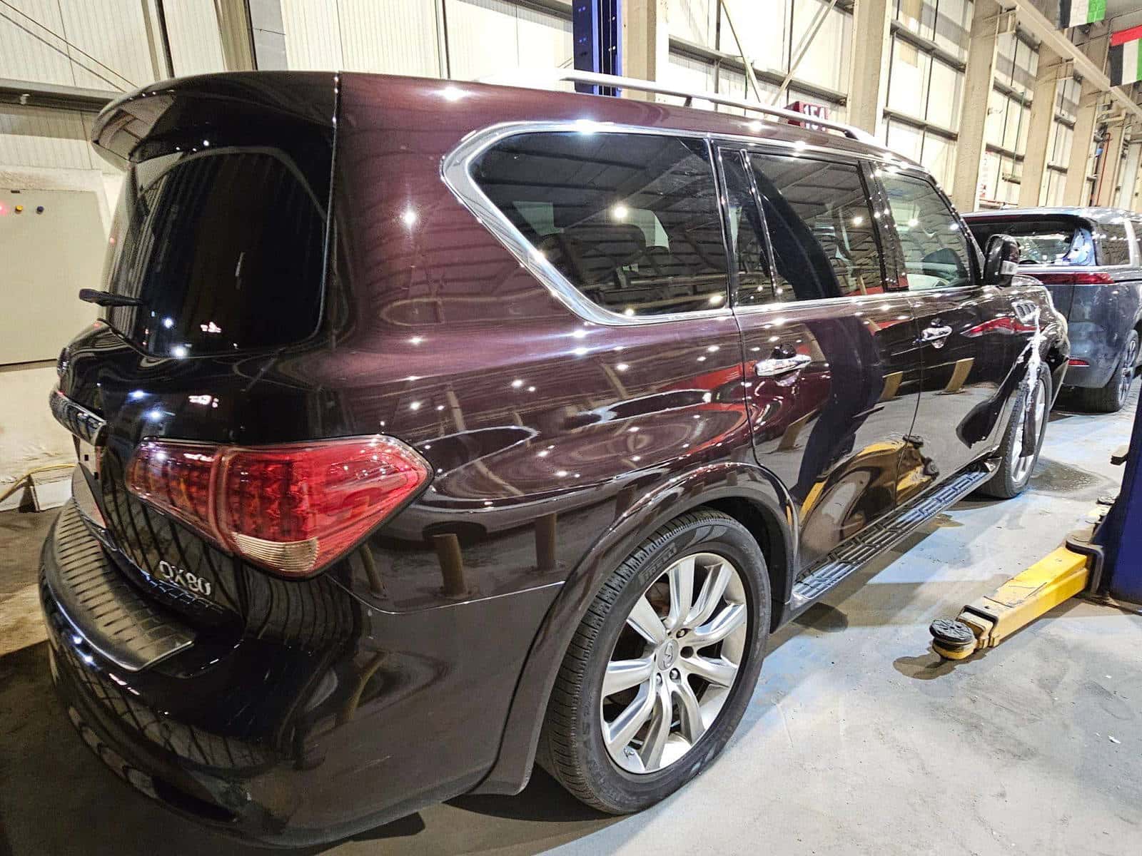 INFINITI QX80 2014 thumbnail 3