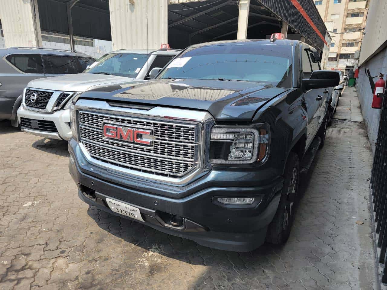 GMC Sierra 2017 thumbnail 2