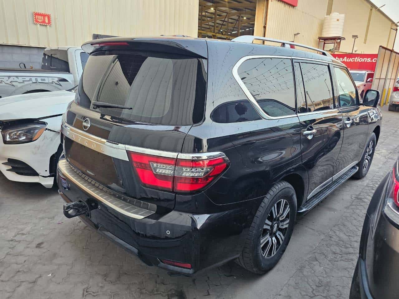 INFINITI QX56 2012 thumbnail 1