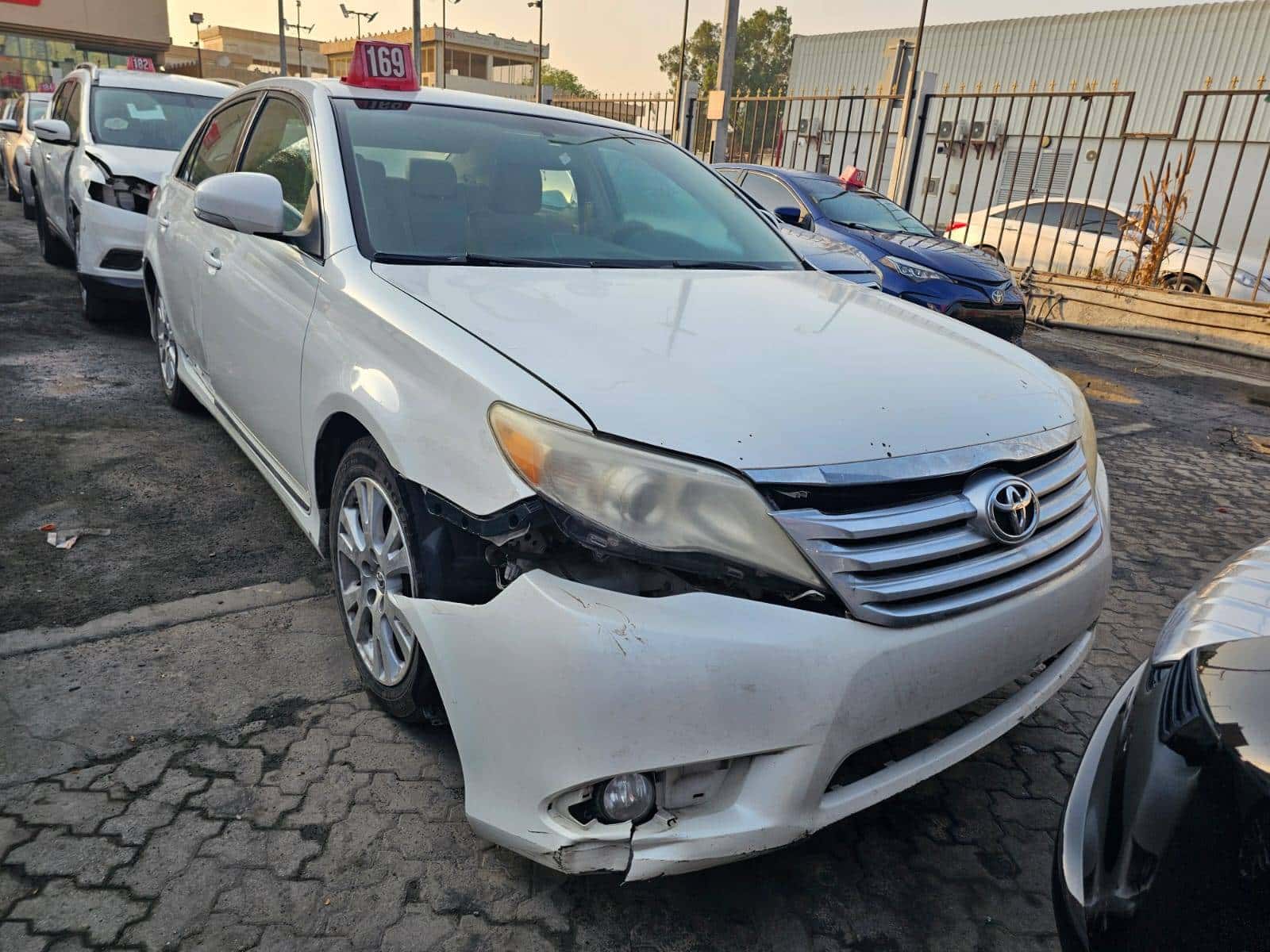 Toyota Avalon 2011 thumbnail 2