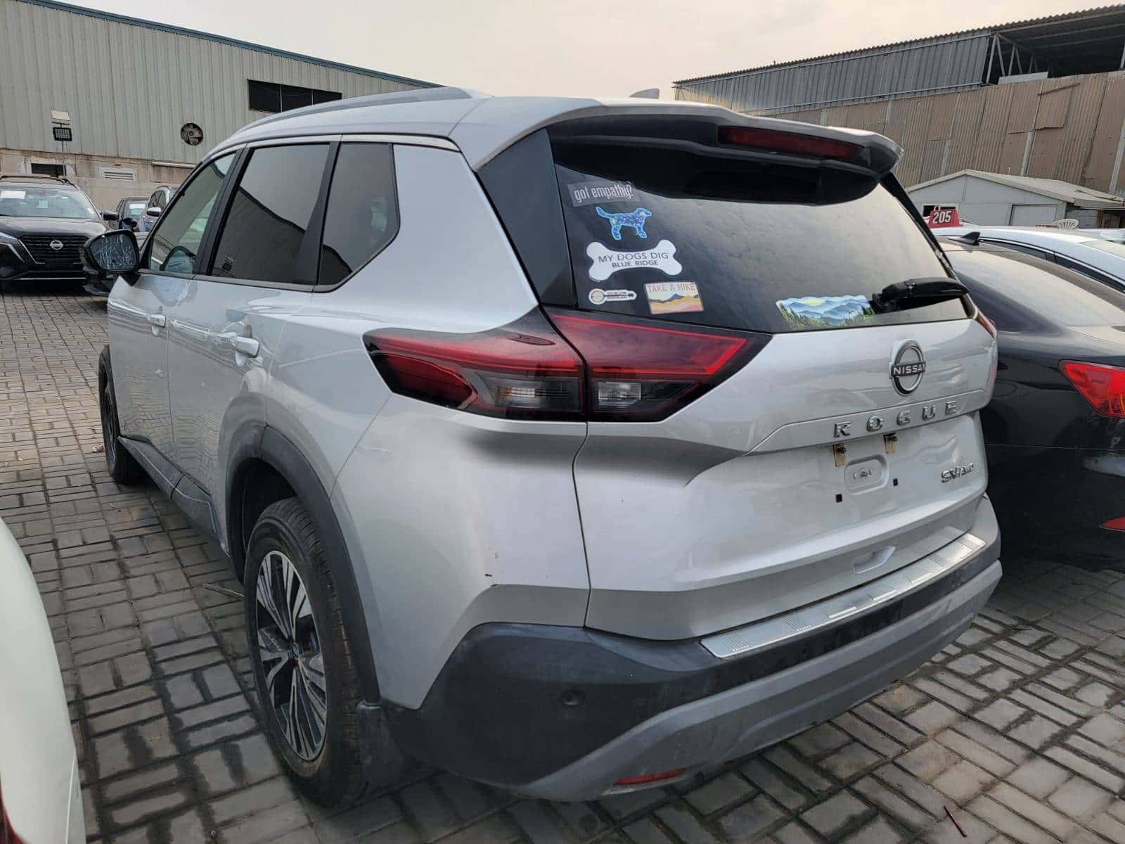 Nissan Rogue 2023 thumbnail 4