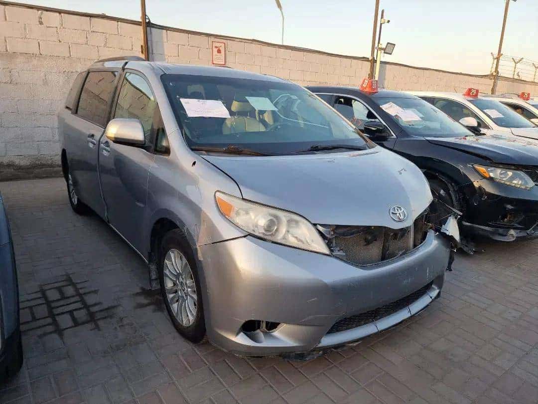 TOYOTA SIENNA 2011 thumbnail 3