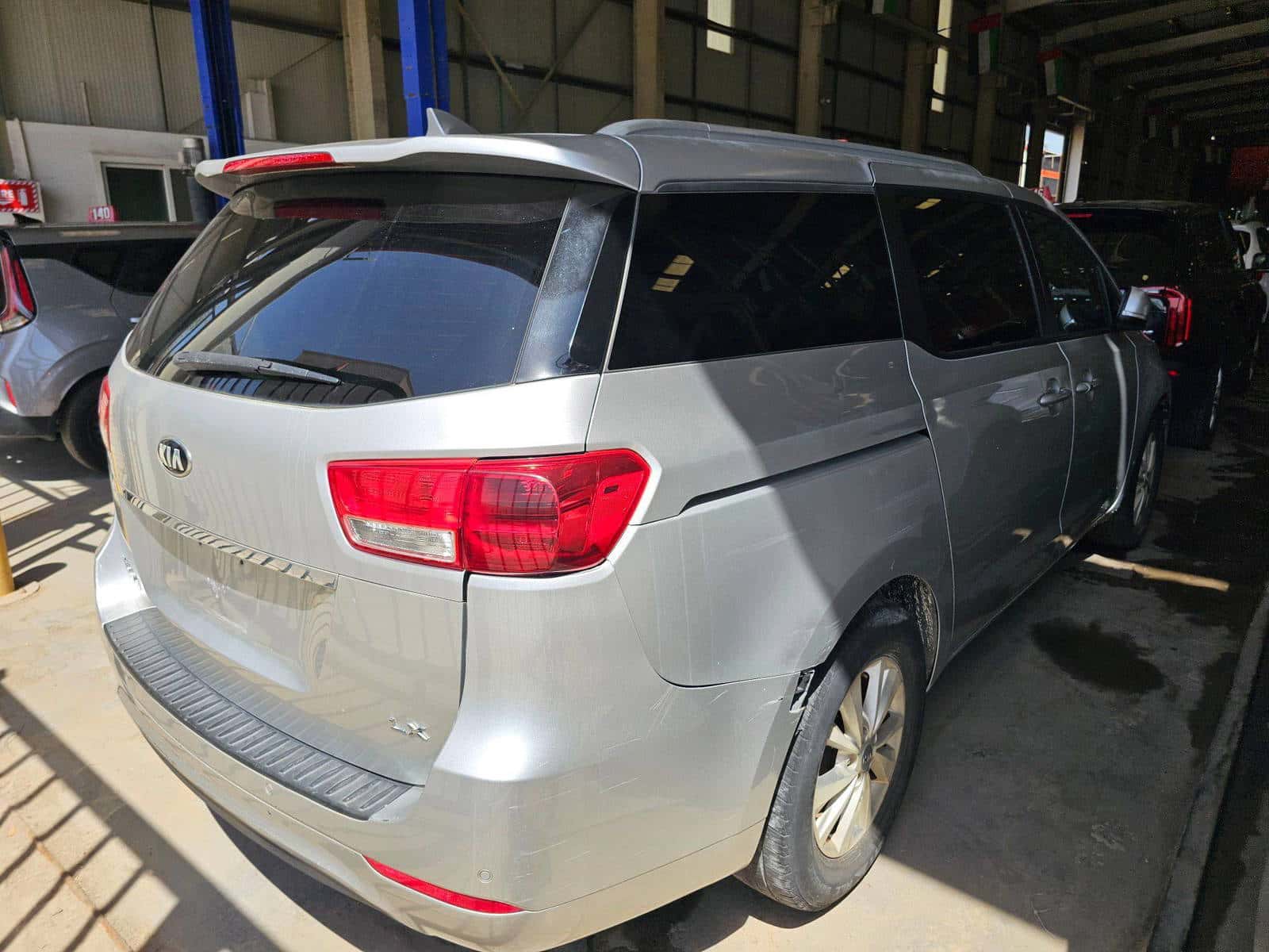 KIA SEDONA 2017 thumbnail 6