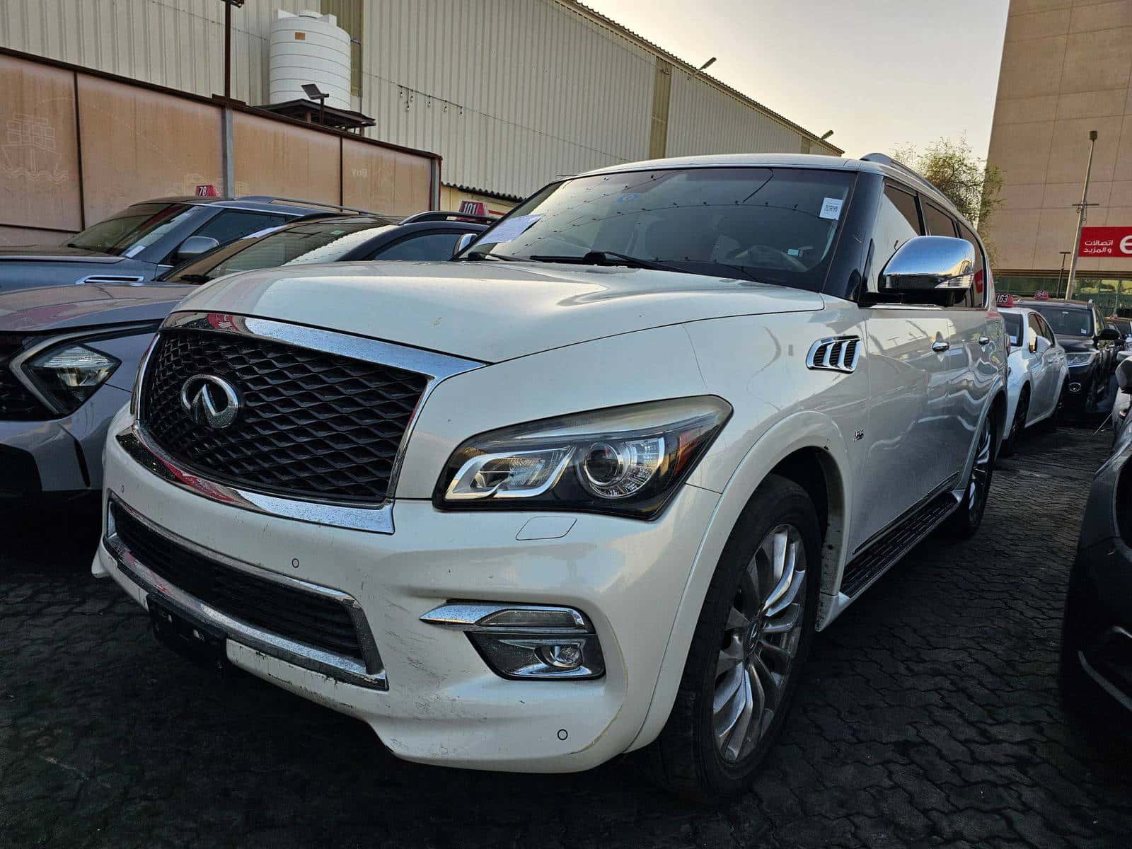 INFINITI QX80 2015 thumbnail 4