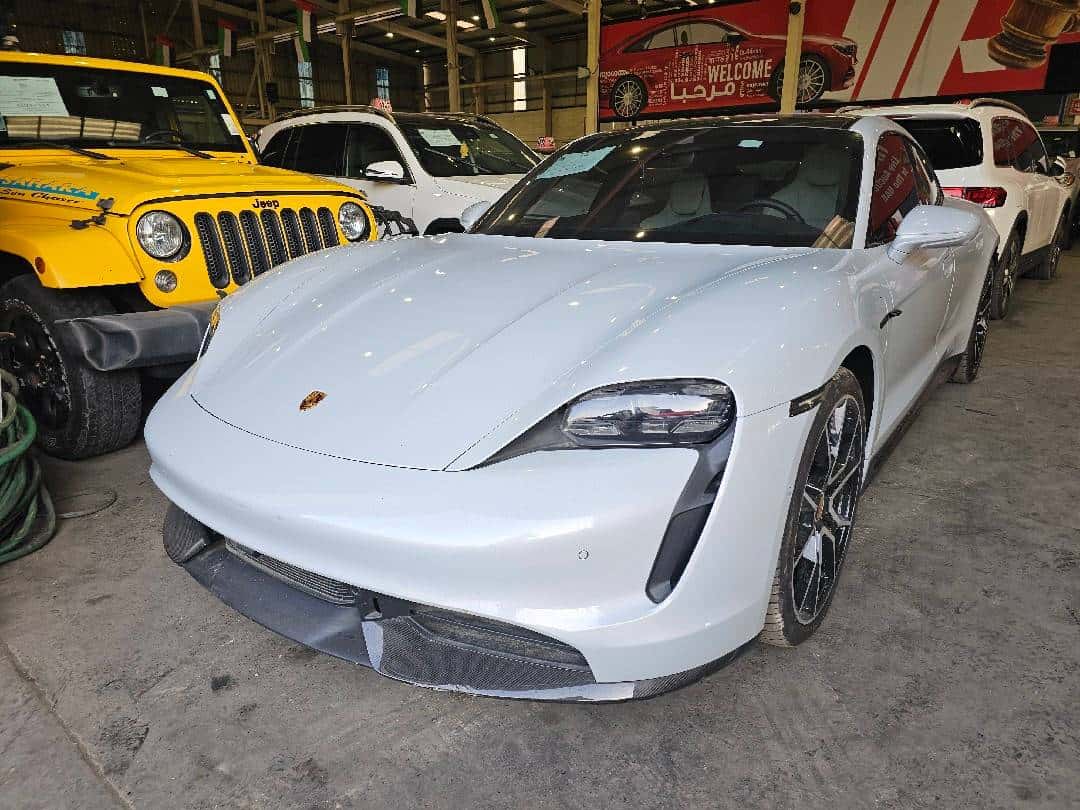 Porsche Taycan 2023 thumbnail 1