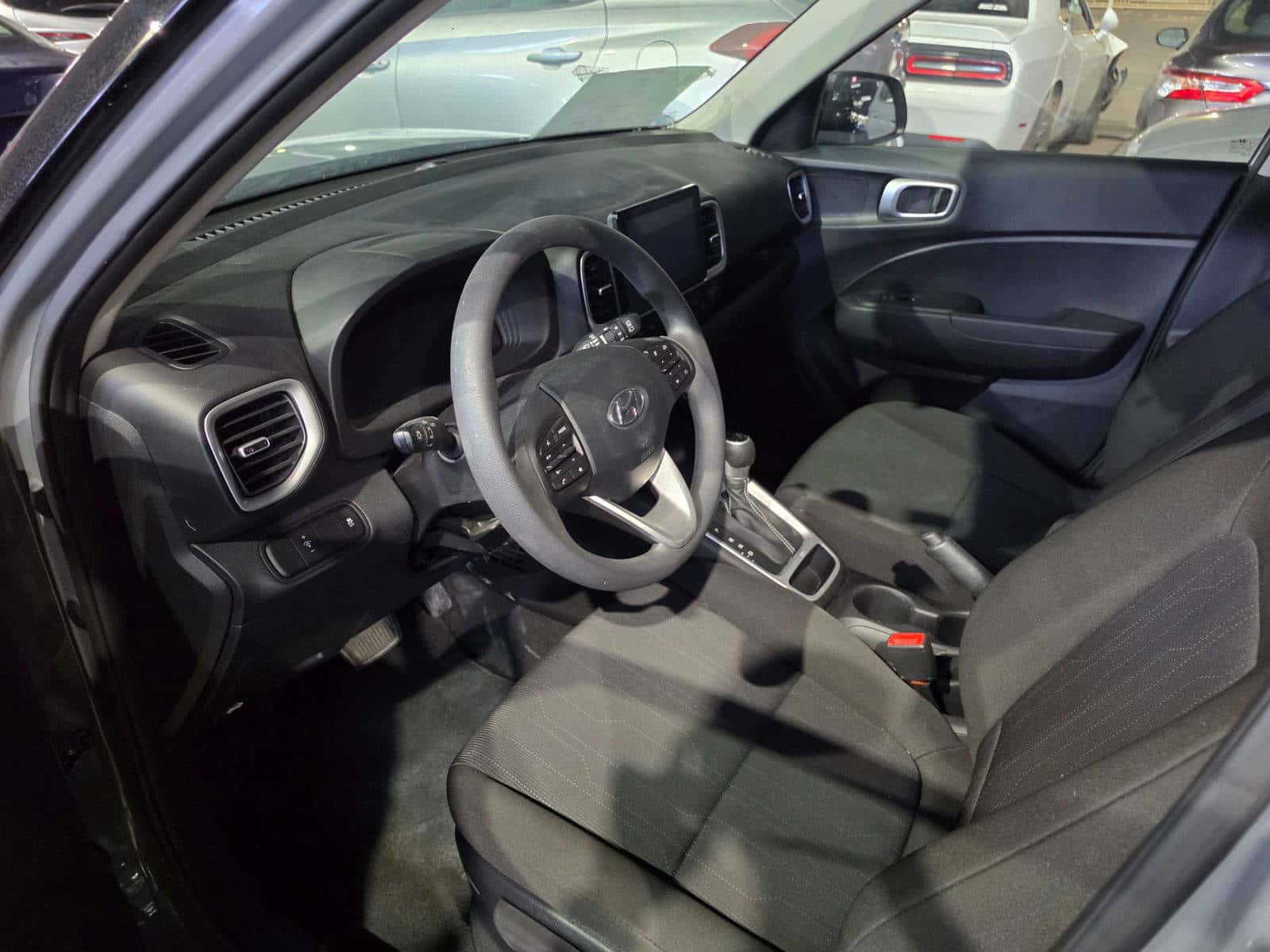 HYUNDAI VENUE SE 2023 thumbnail 7