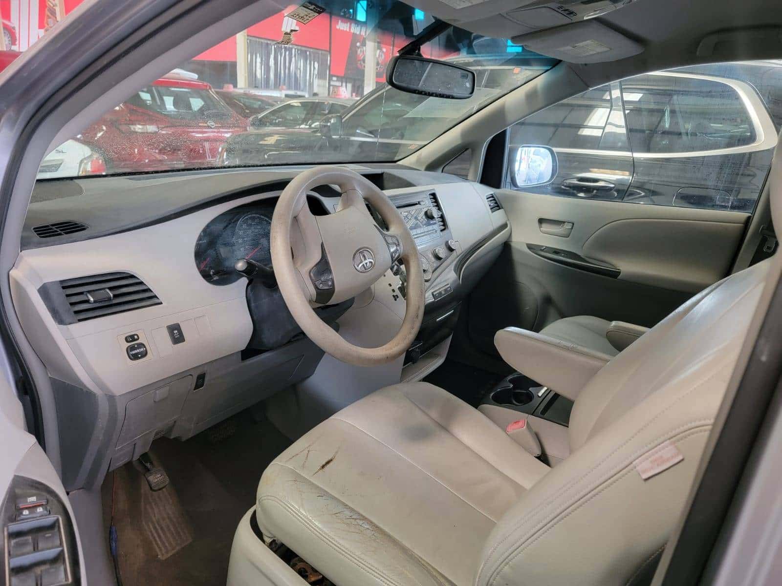 Toyota Sienna 2011 thumbnail 6