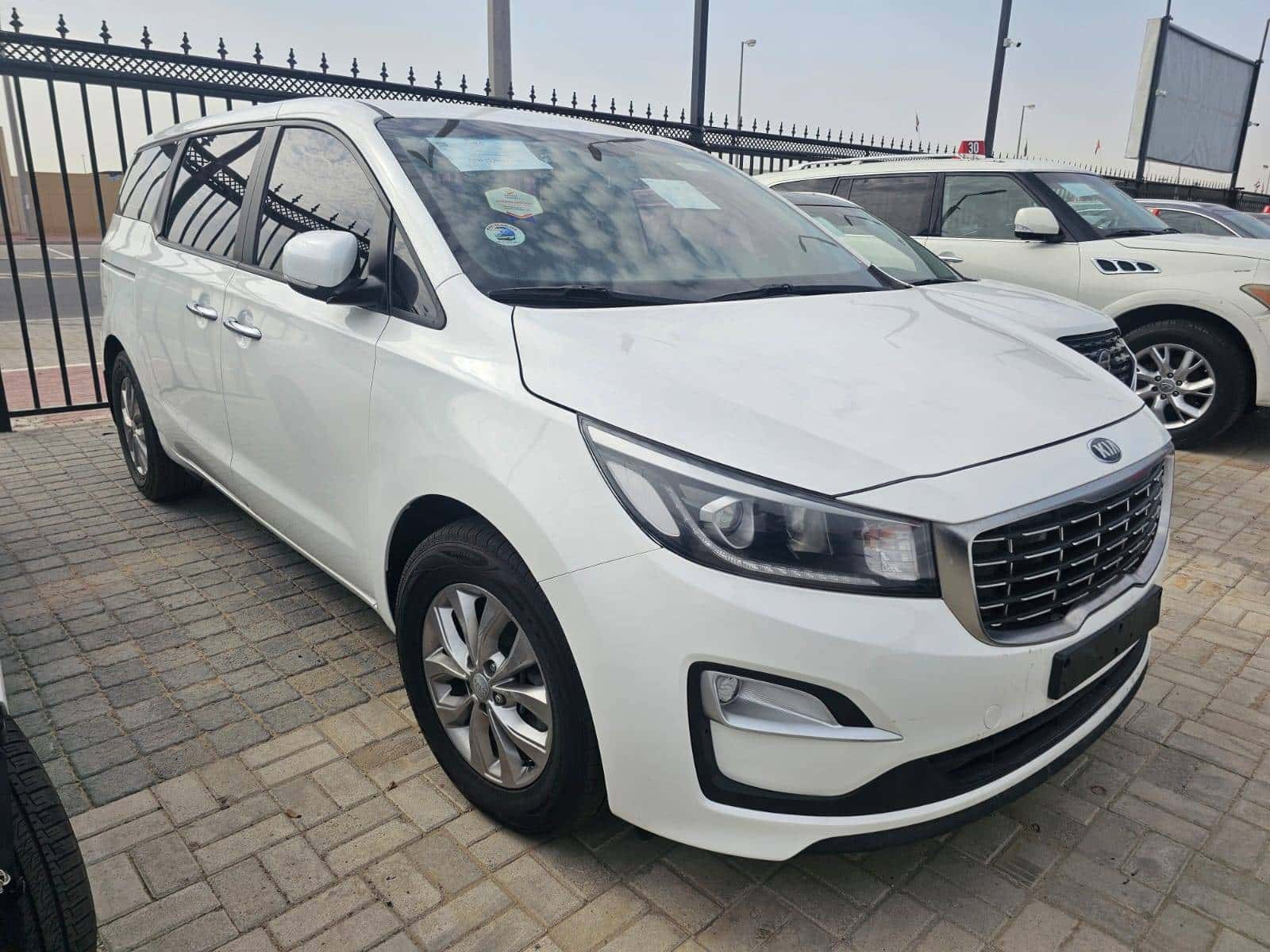 KIA CARNIVAL EX 2020 thumbnail 4
