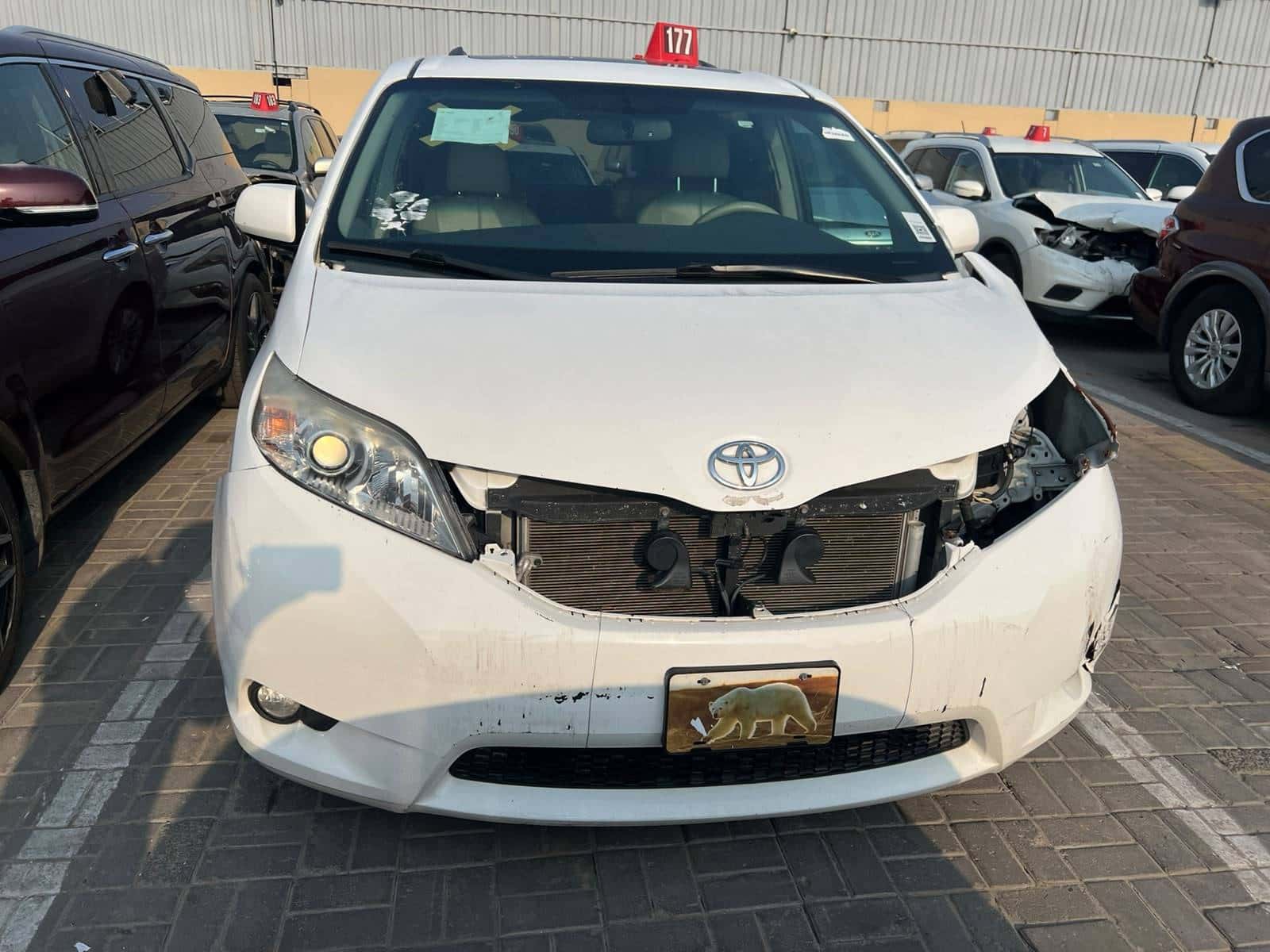 Toyota Sienna 2011 thumbnail 7