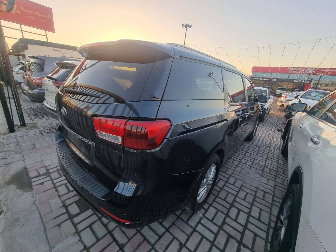 KIA SEDONA 2017 thumbnail 3