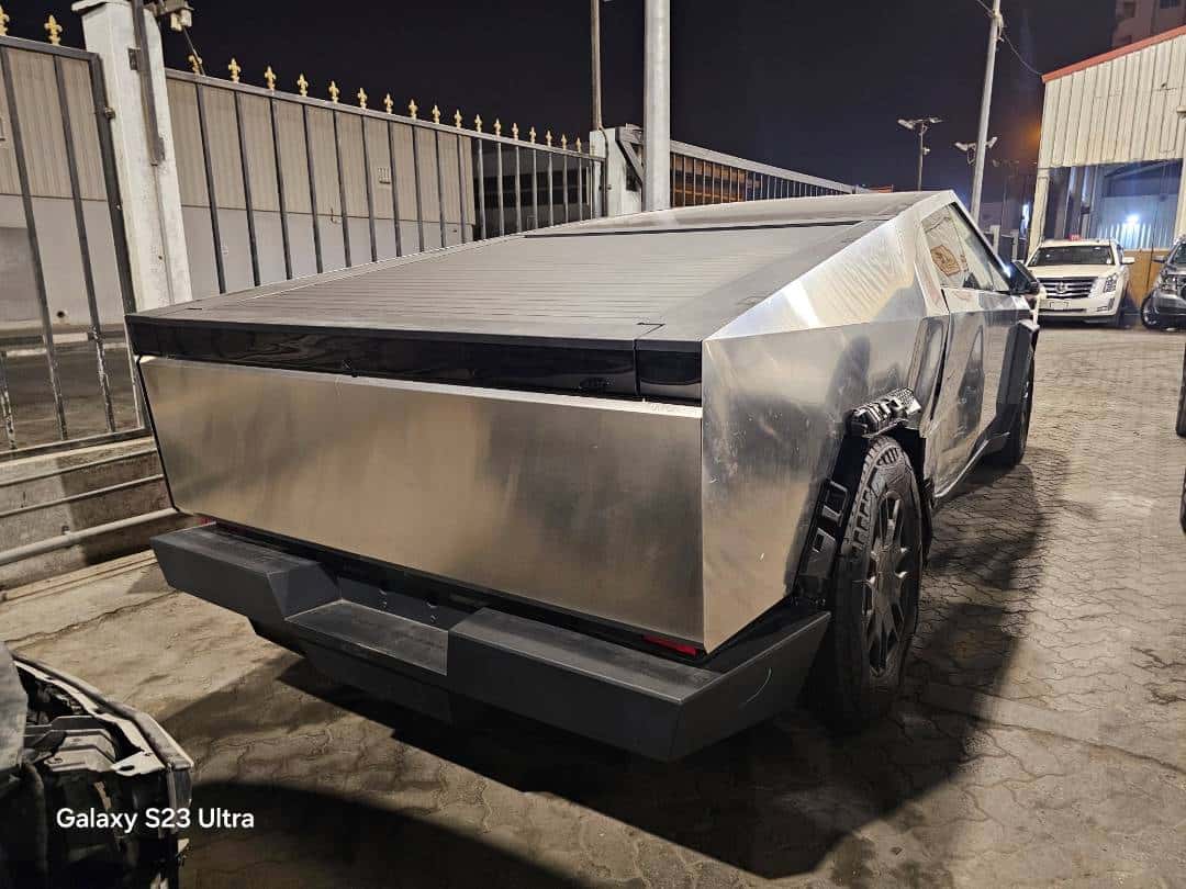 TESLA CYBERTRUCK - Exterior