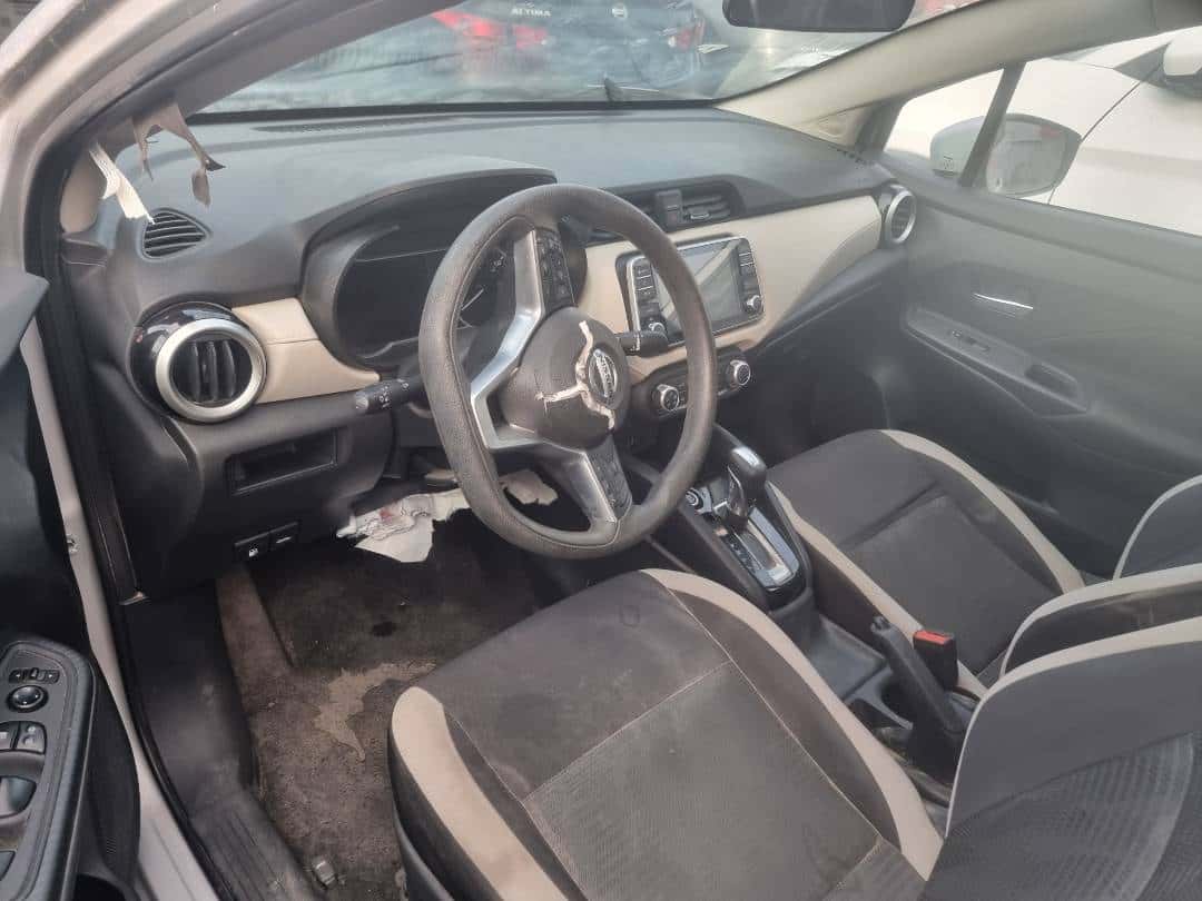 Nissan Versa 2021 thumbnail 2