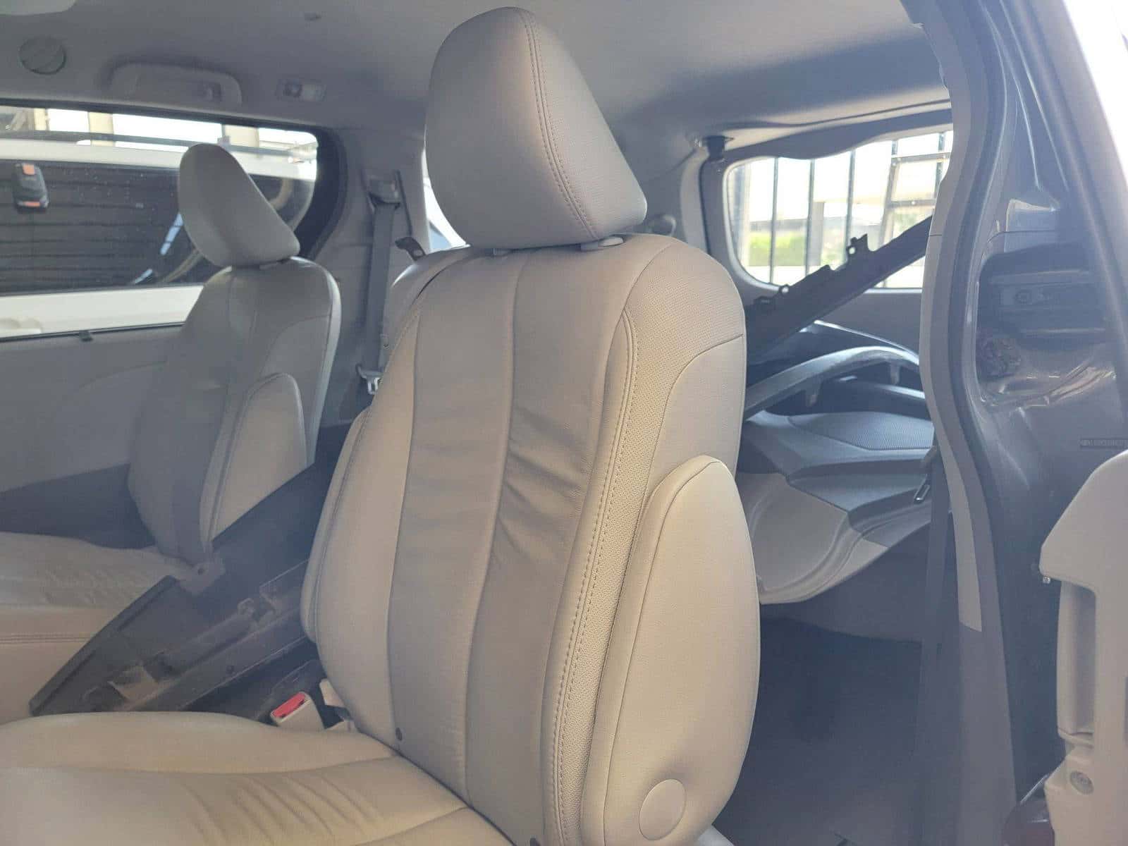 TOYOTA SIENNA 2013 thumbnail 6