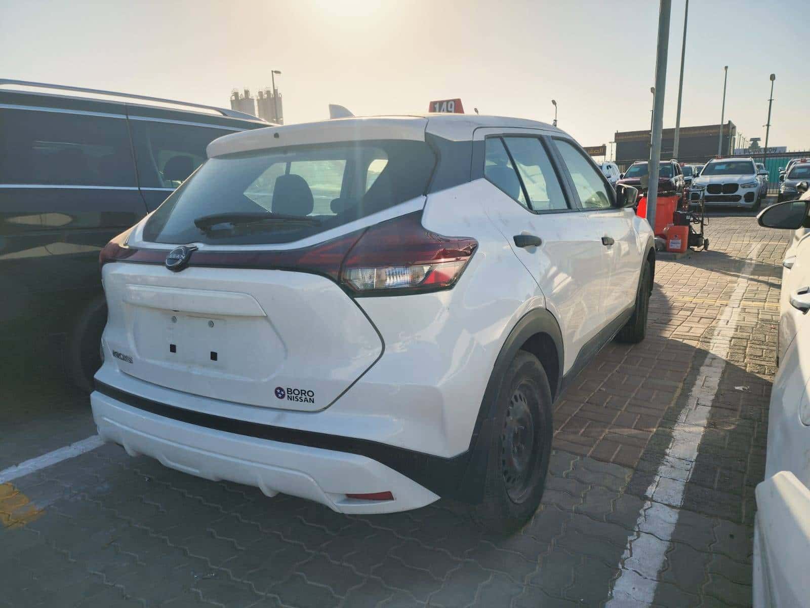 NISSAN KICKS 2023 thumbnail 4