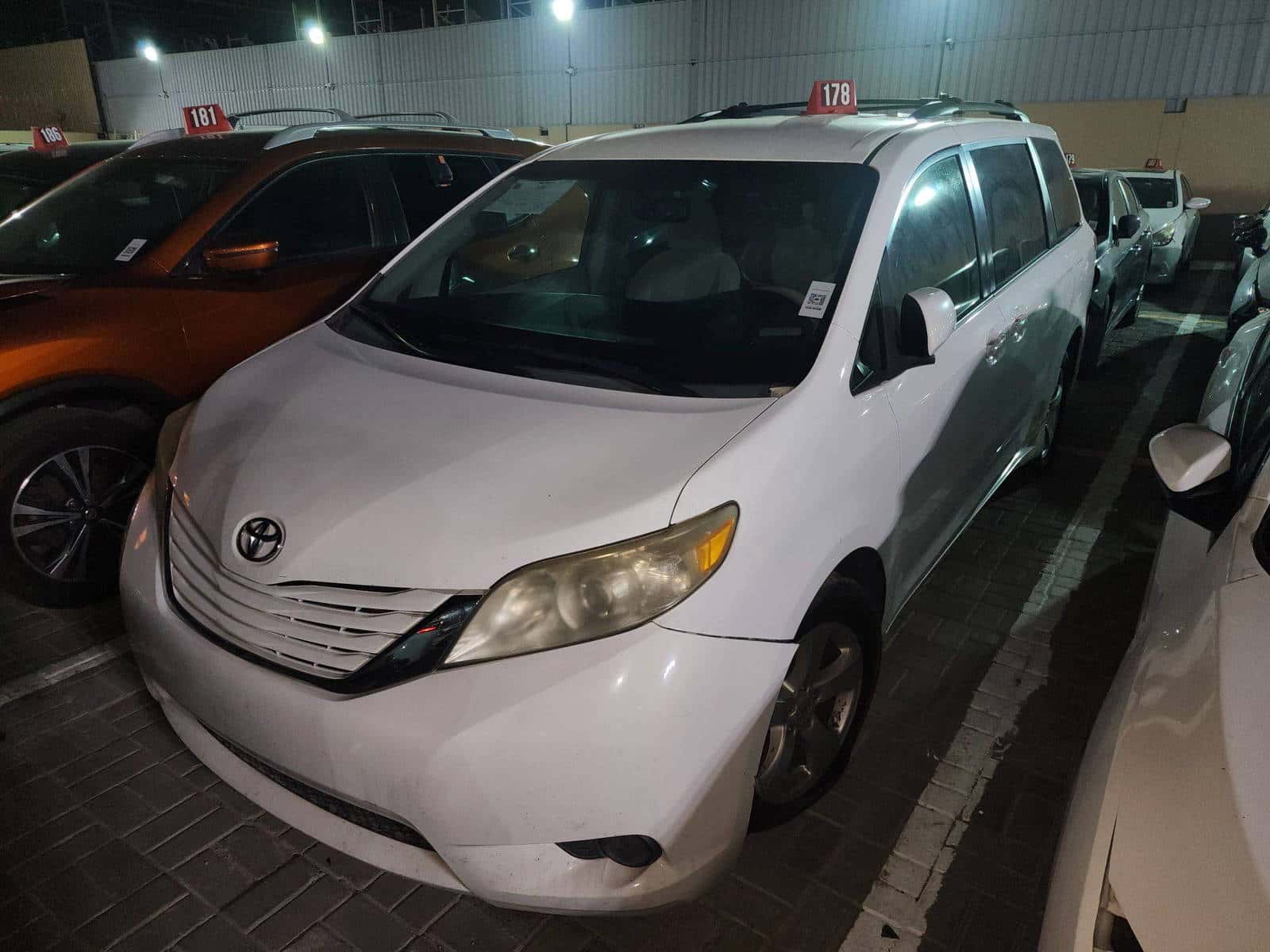 TOYOTA SIENNA 2013 thumbnail 2