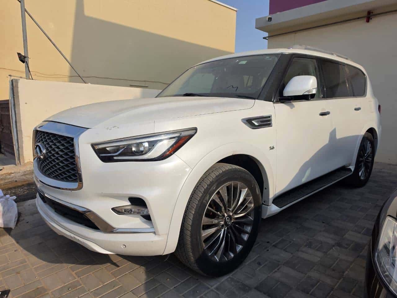 INFINITI QX80 2019 thumbnail 3