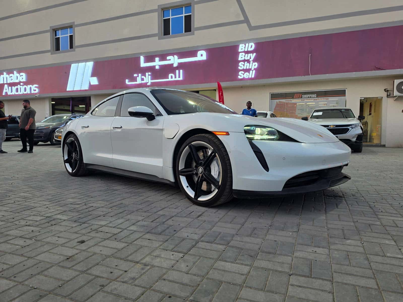 Porsche Taycan 2020 thumbnail 1
