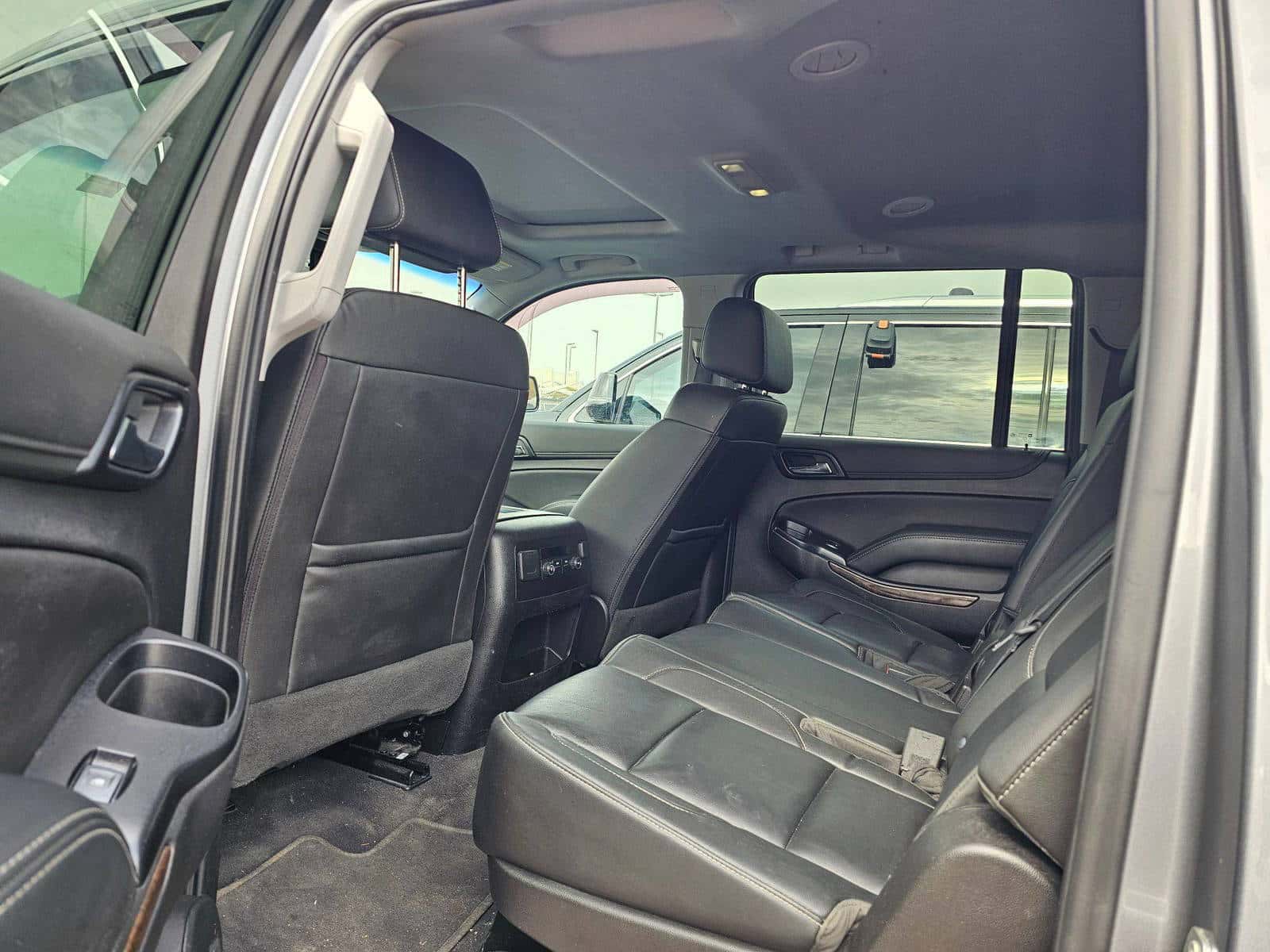CHEVROLET SUBURBAN - Exterior