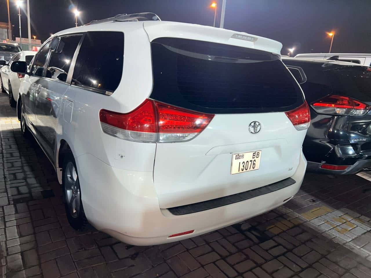 Toyota Sienna 2013 thumbnail 3