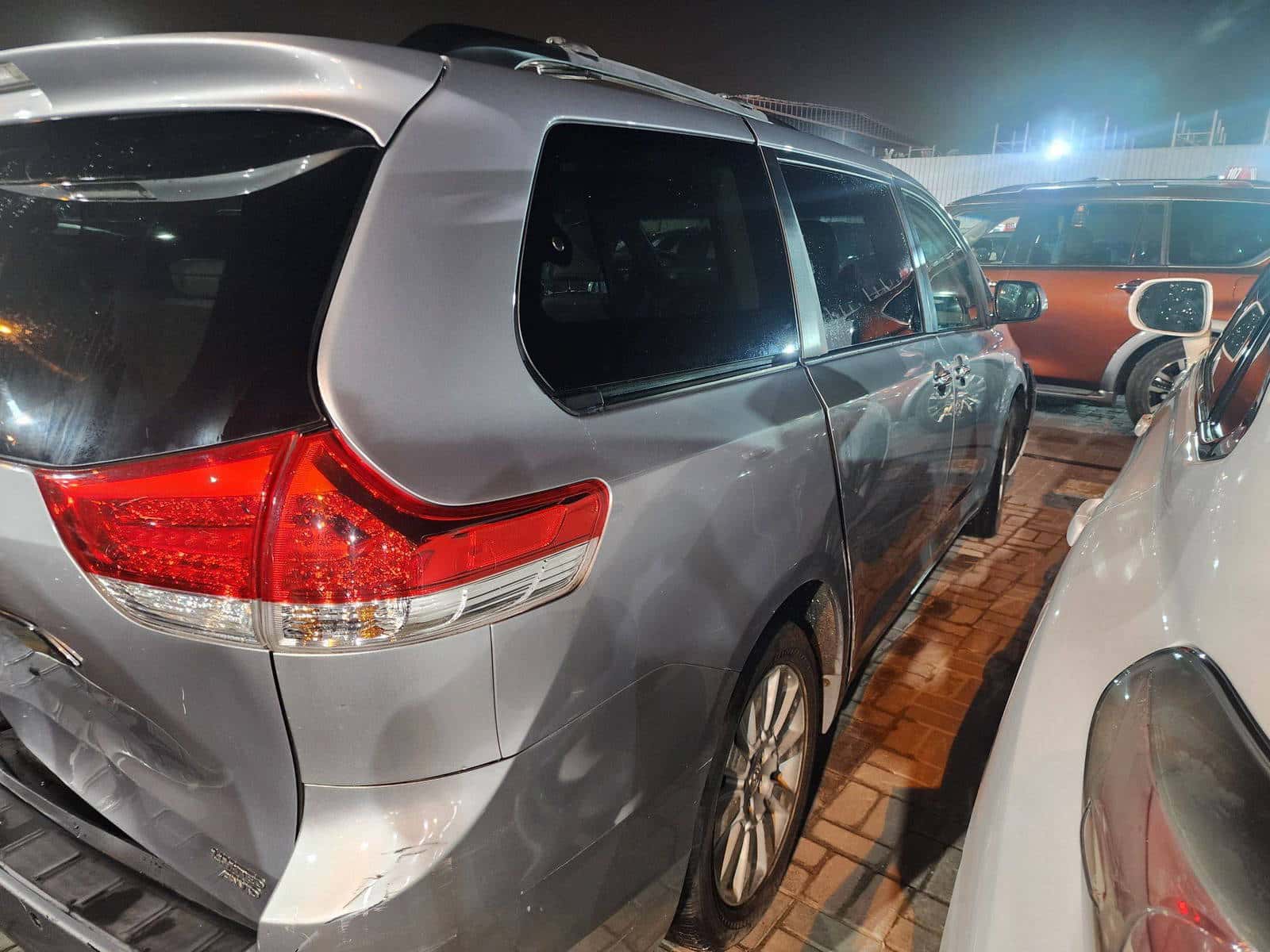 TOYOTA SIENNA 2011 thumbnail 5