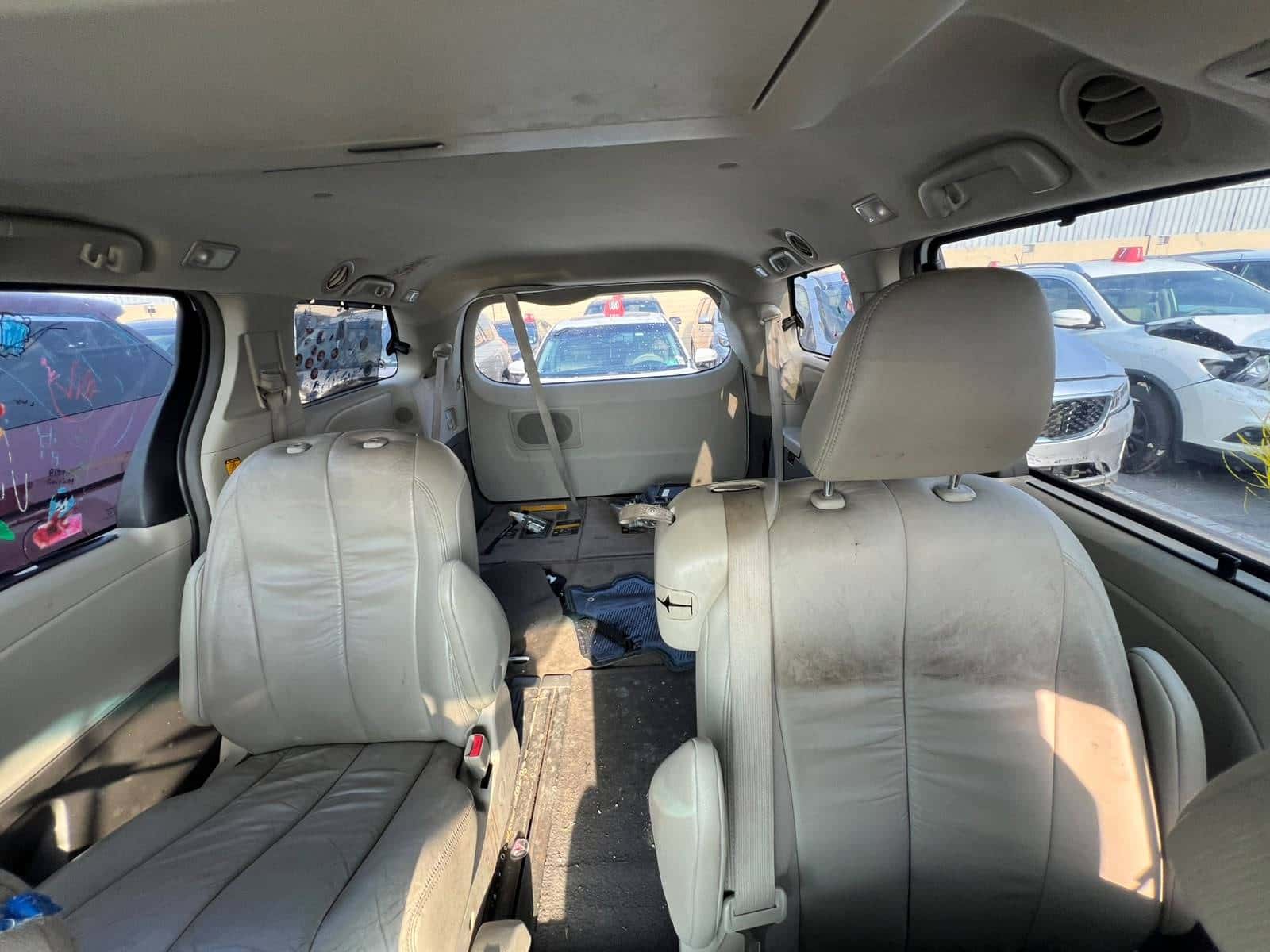 Toyota Sienna 2011 thumbnail 6