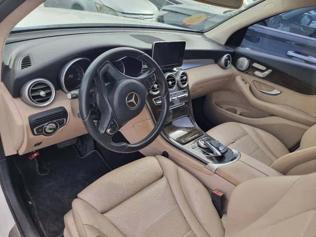 MERCEDES BENZ GLC-300 - Exterior