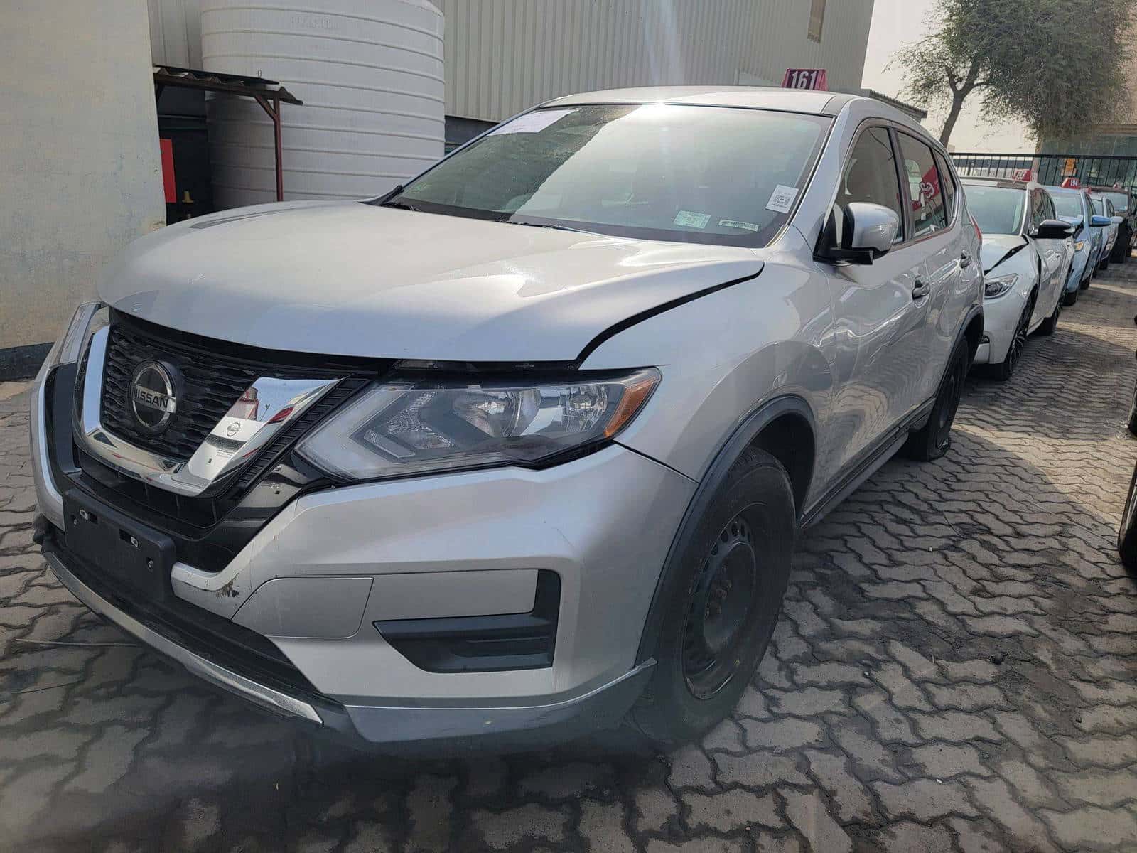 Nissan Rogue 2018 thumbnail 2