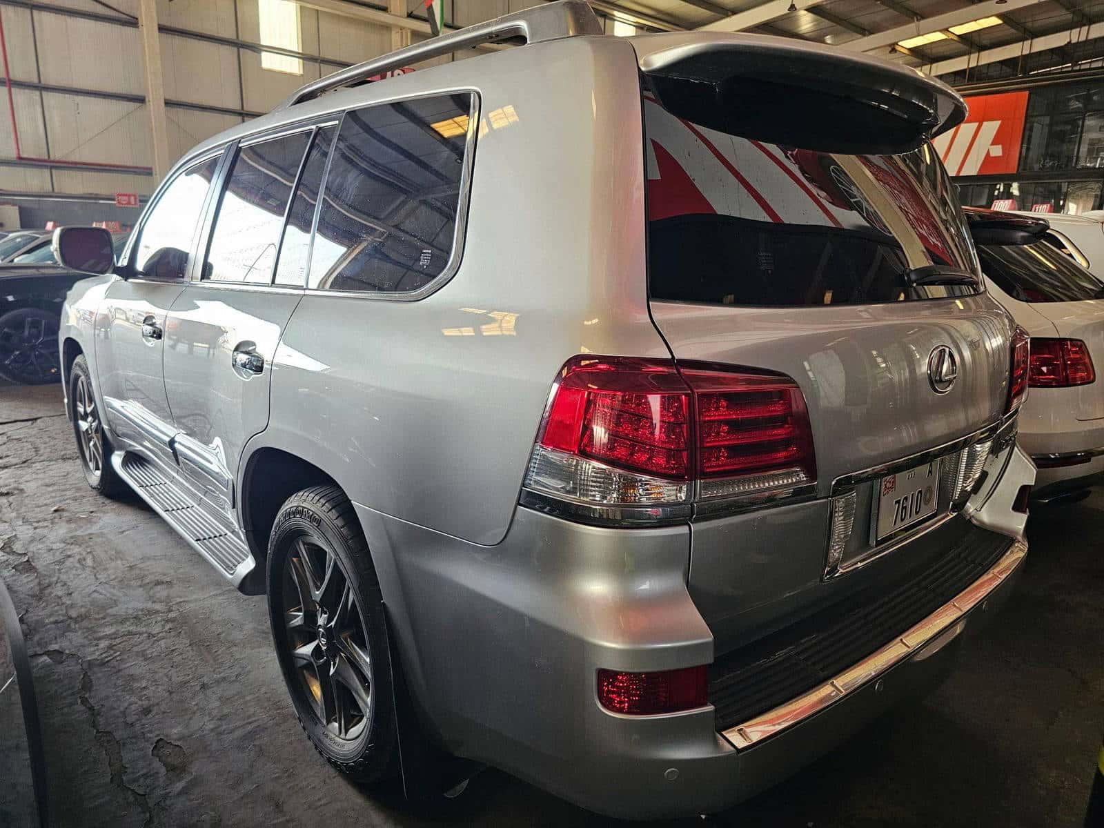 Lexus LX 570 2015 thumbnail 2