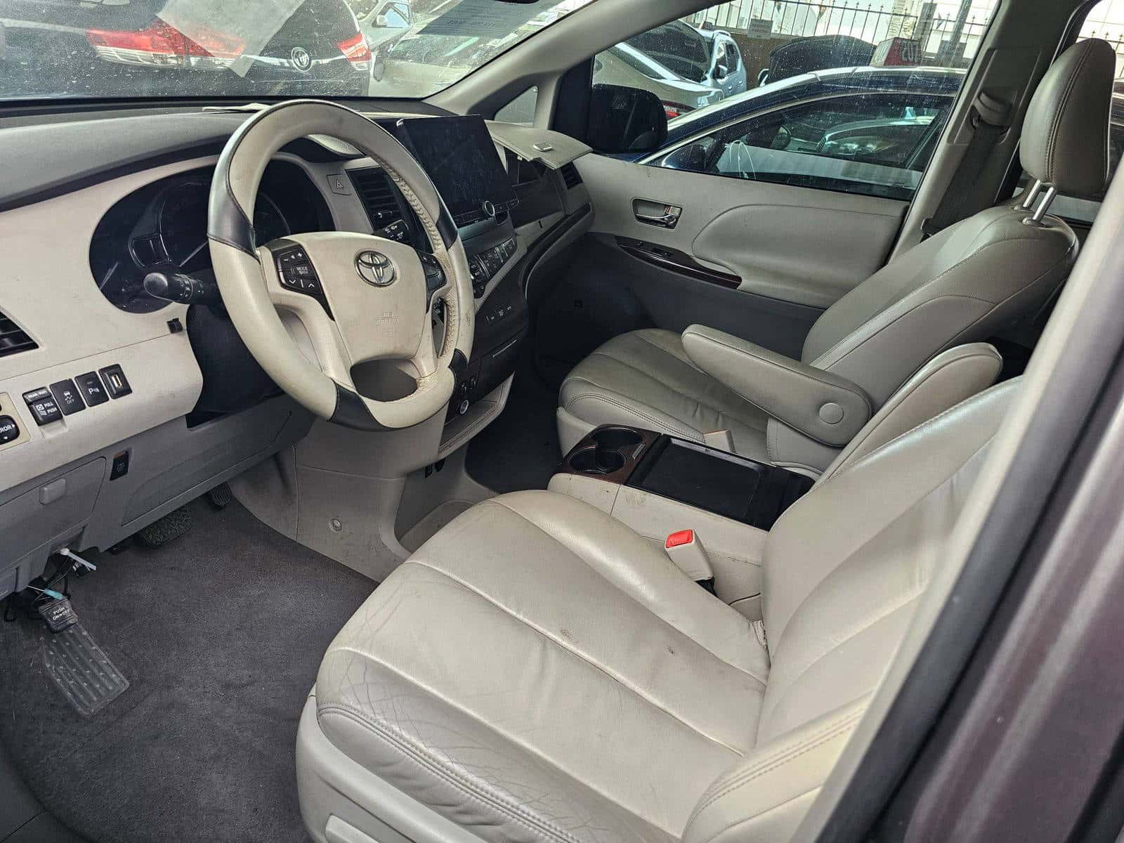 TOYOTA SIENNA 2011 thumbnail 7
