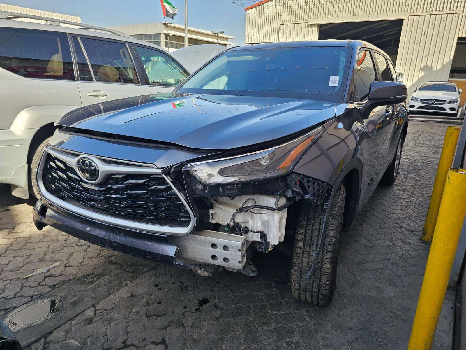 Toyota Highlander 2023 thumbnail 4