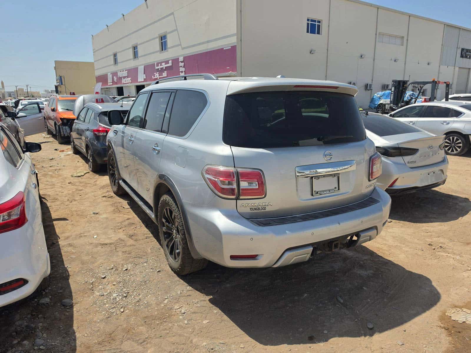 Nissan Armada 2017 thumbnail 2