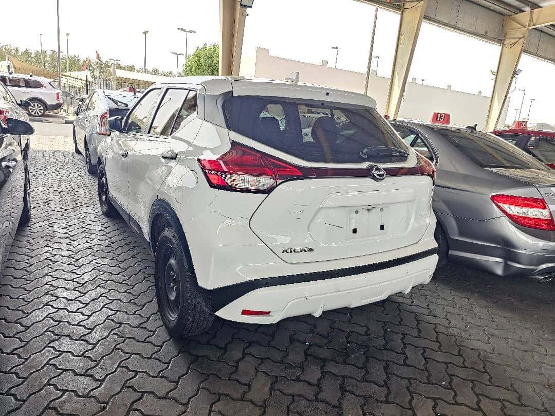 NISSAN KICKS 2023 thumbnail 1