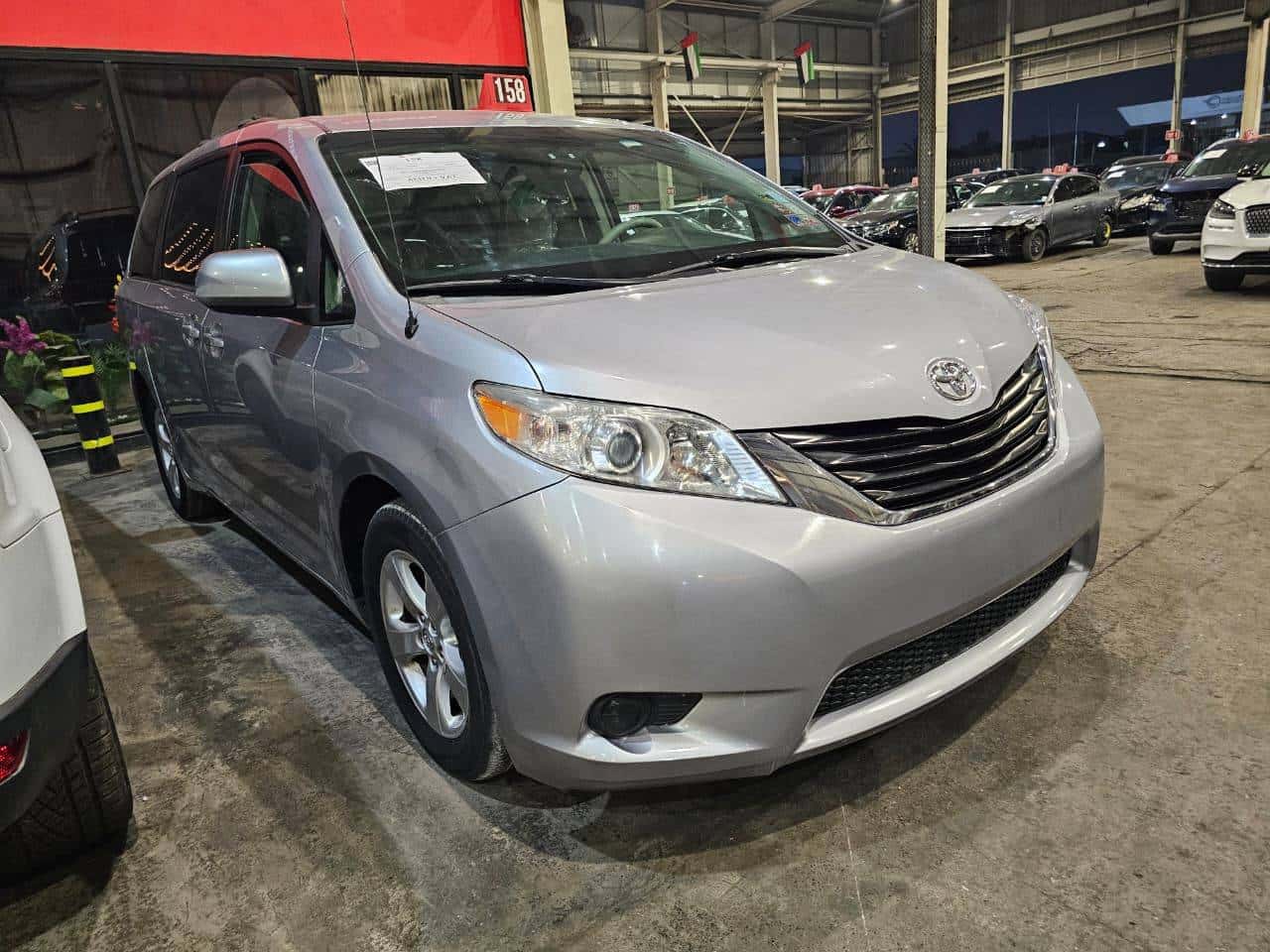 Toyota Sienna 2014 thumbnail 2