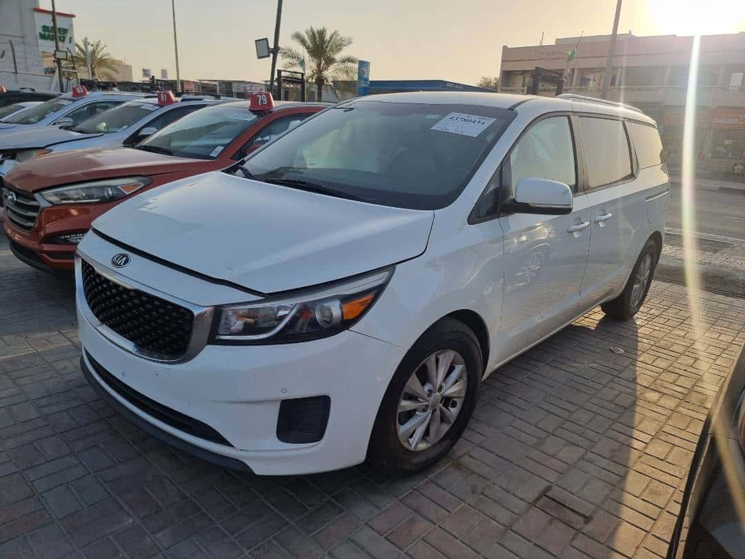 Kia Sedona 2017 thumbnail 2