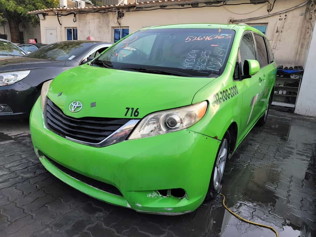 TOYOTA SIENNA - Exterior