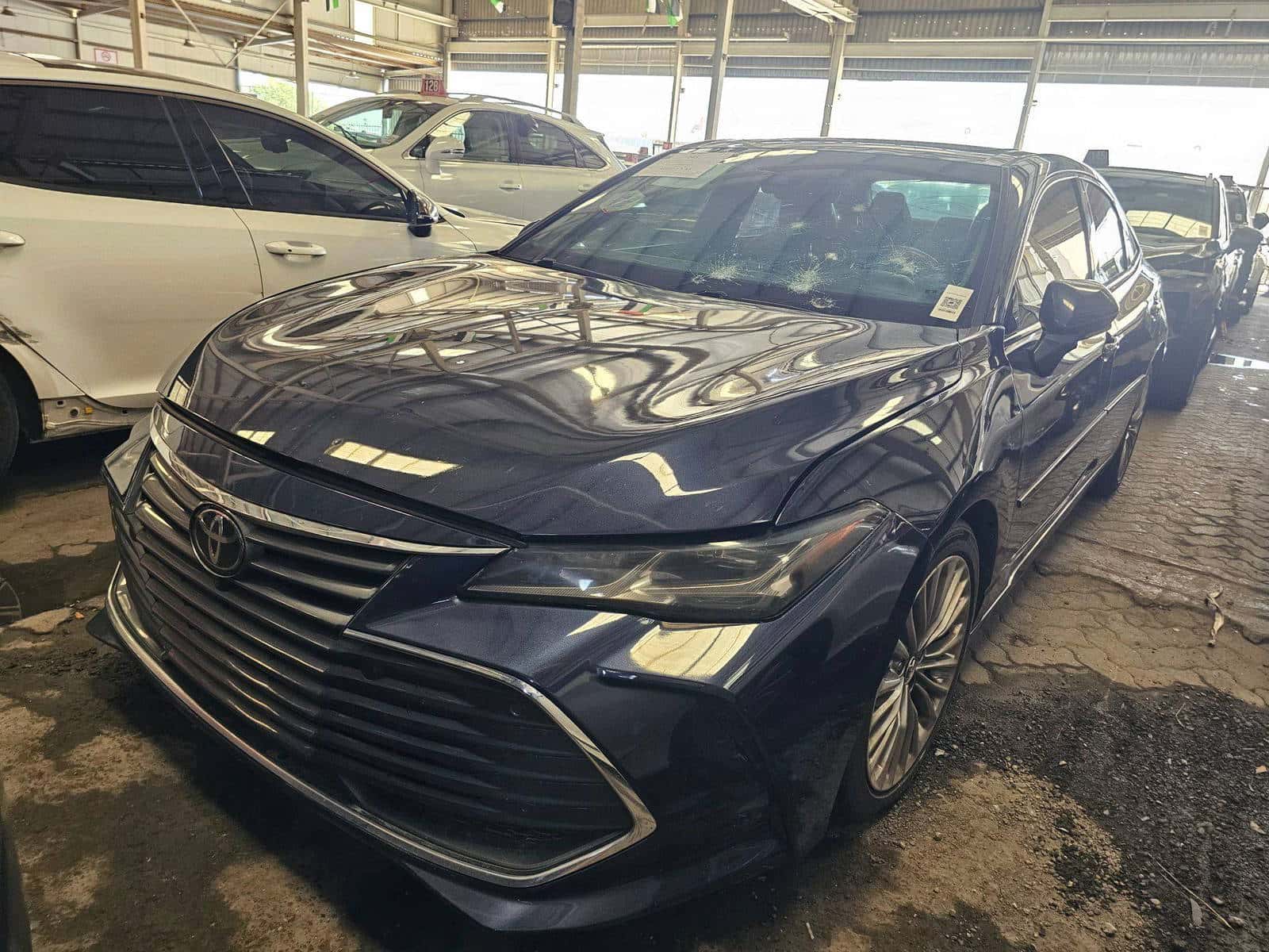 TOYOTA AVALON 2019 thumbnail 2