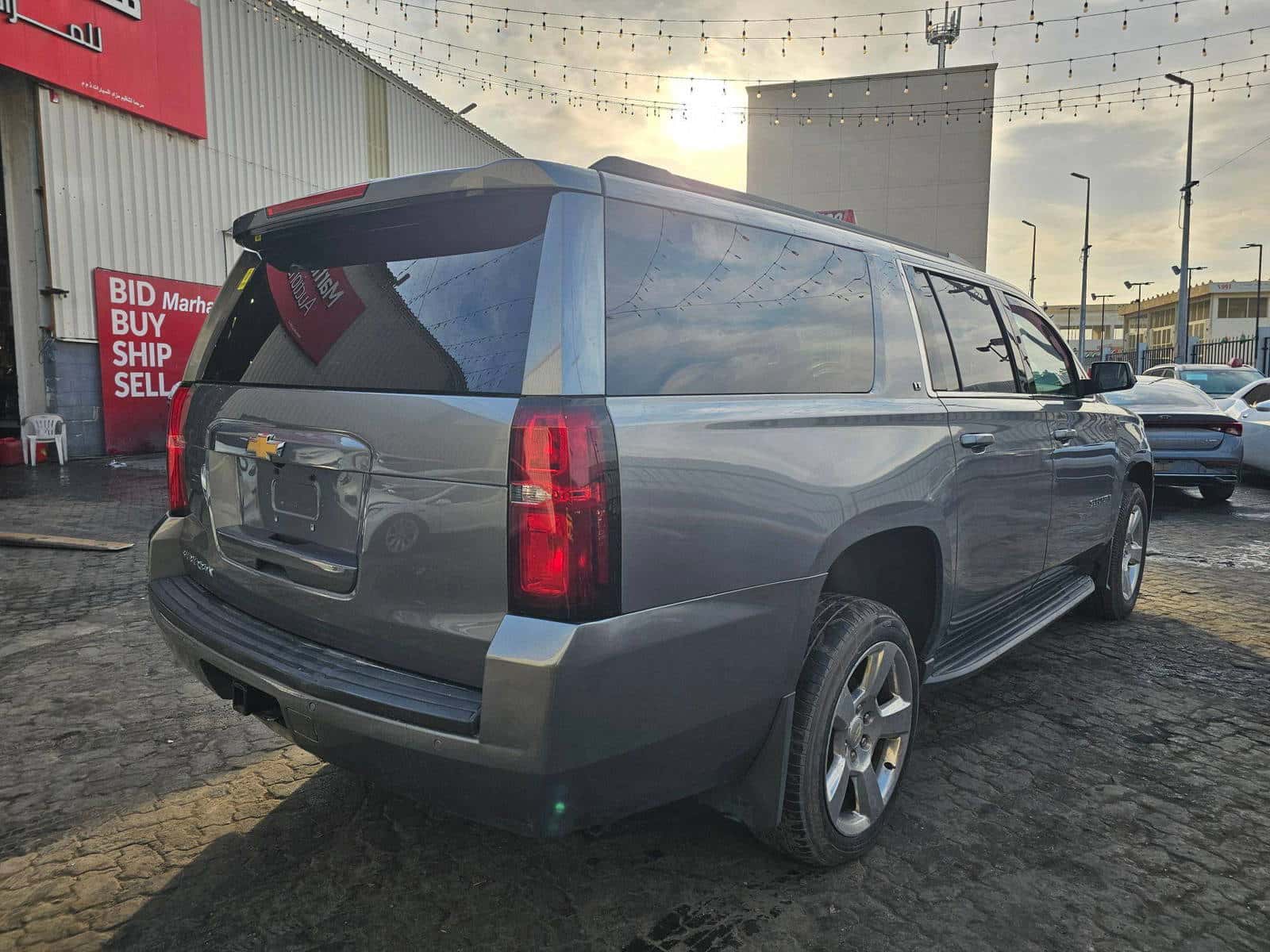 CHEVROLET SUBURBAN - Exterior
