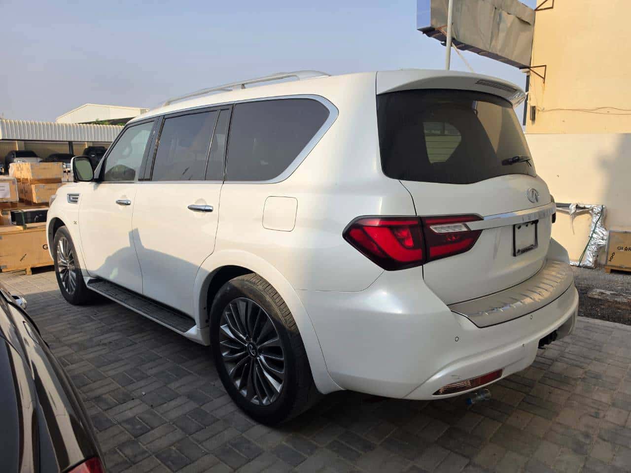 INFINITI QX80 2019 thumbnail 4