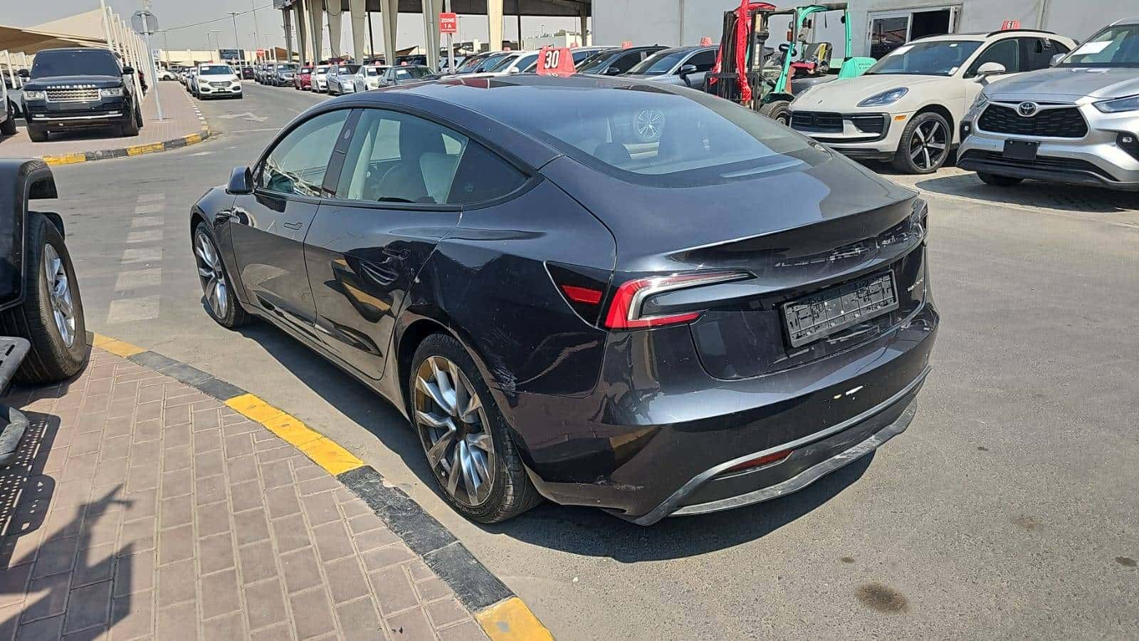 Tesla Model 3 2024 thumbnail 6