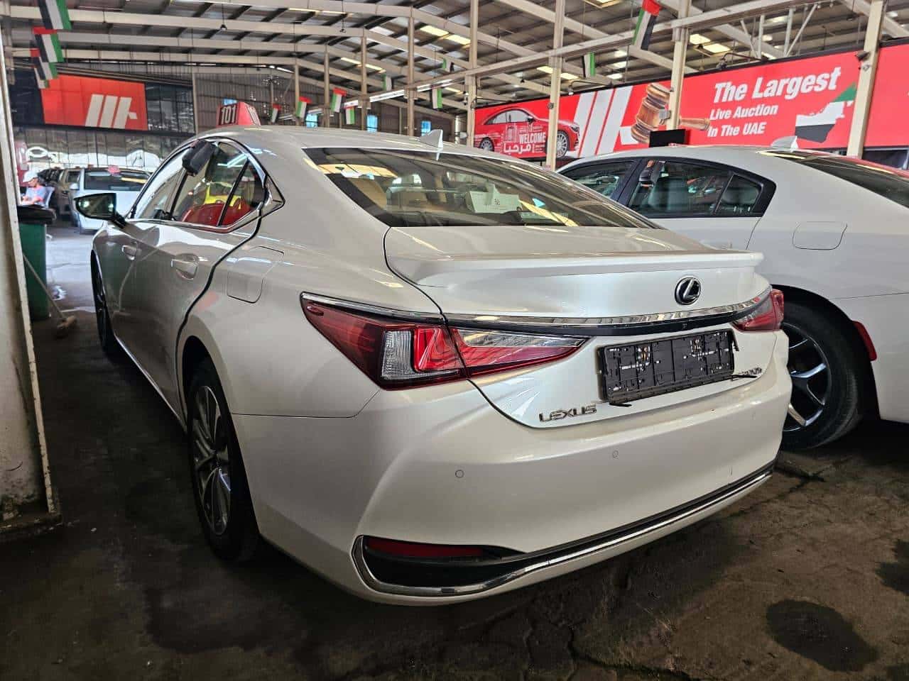 Lexus ES 300H 2023 thumbnail 5