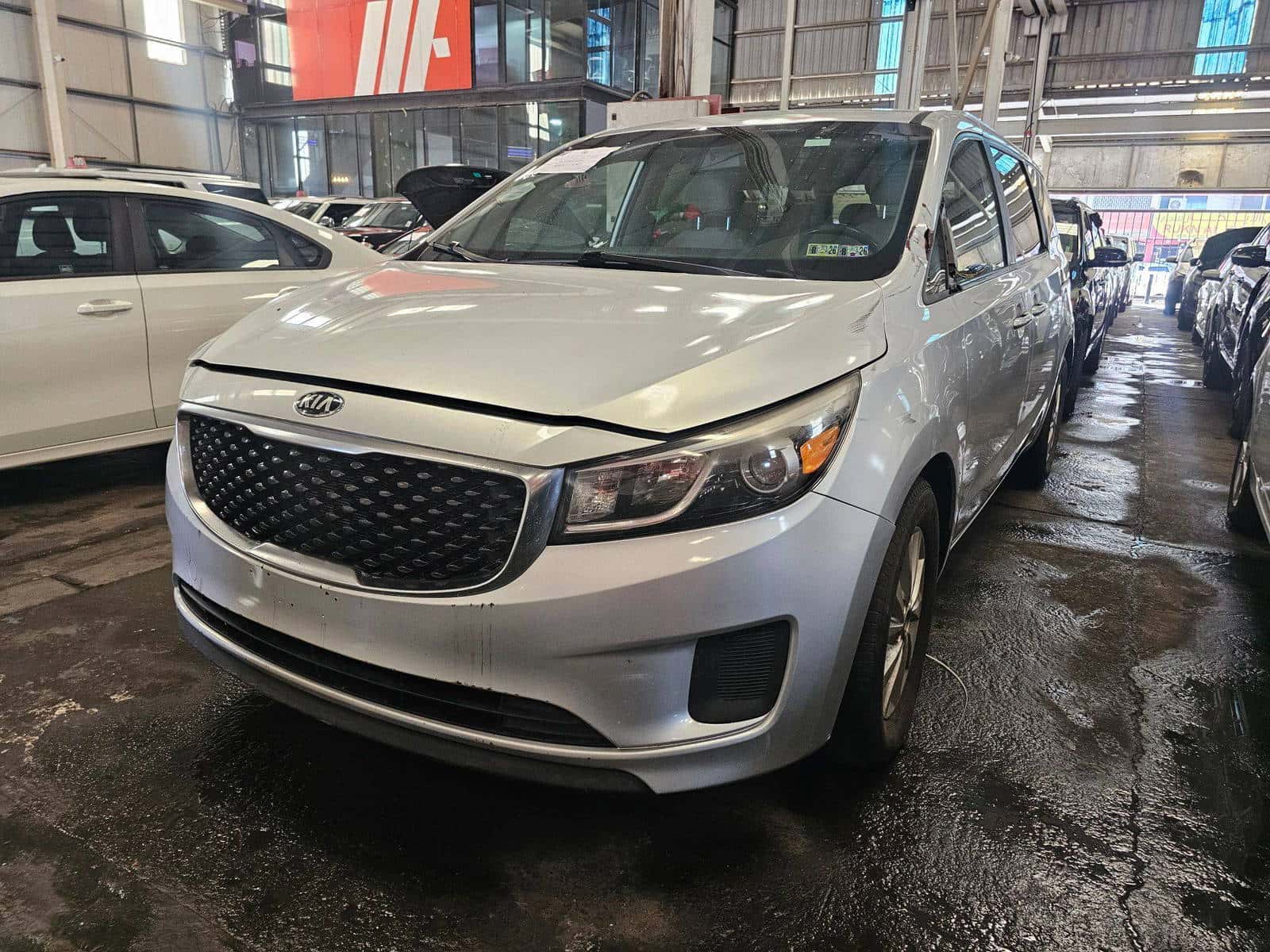 Kia Sedona 2016 thumbnail 2
