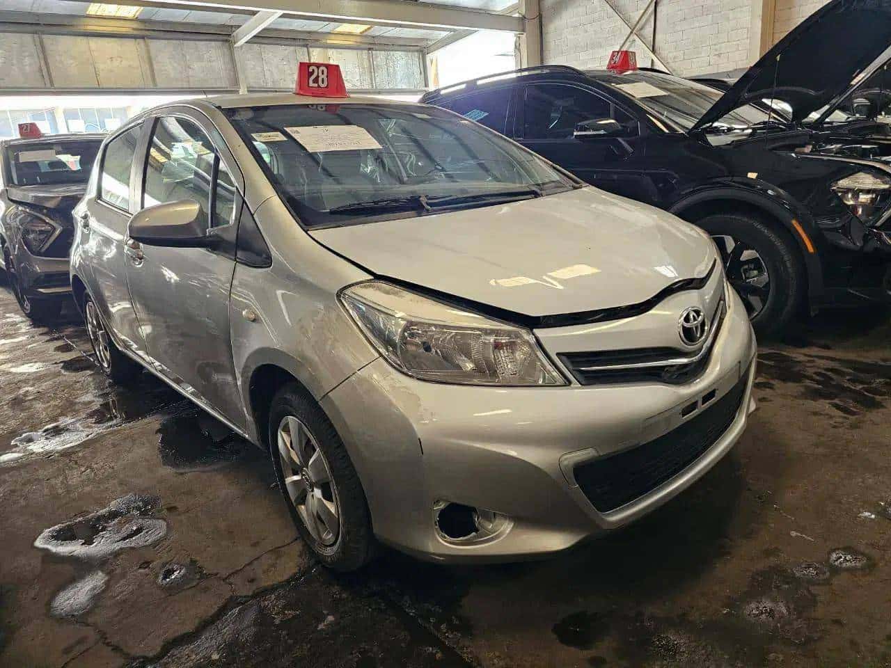 Toyota Yaris 2013 thumbnail 2