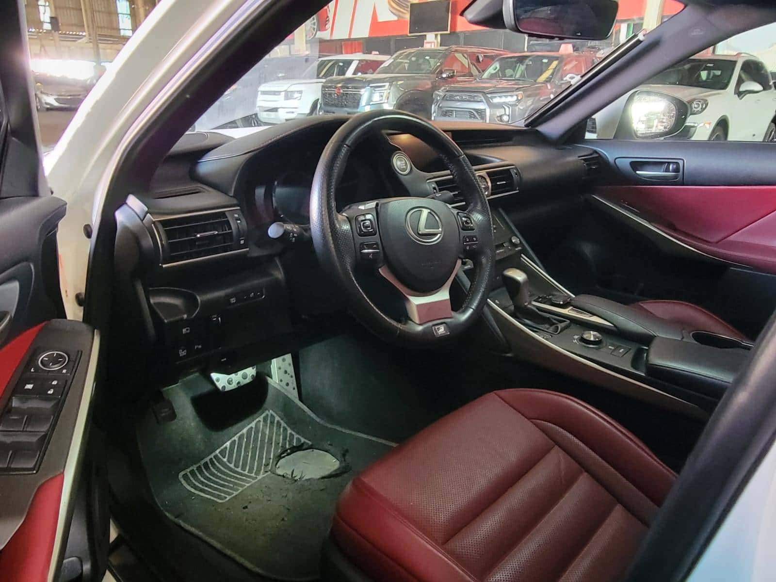 Lexus IS 300 2019 thumbnail 7