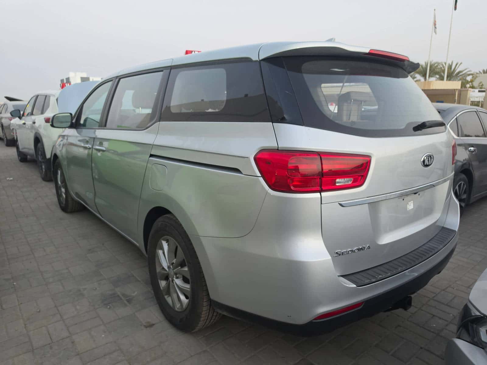 Kia Sedona 2019 thumbnail 1