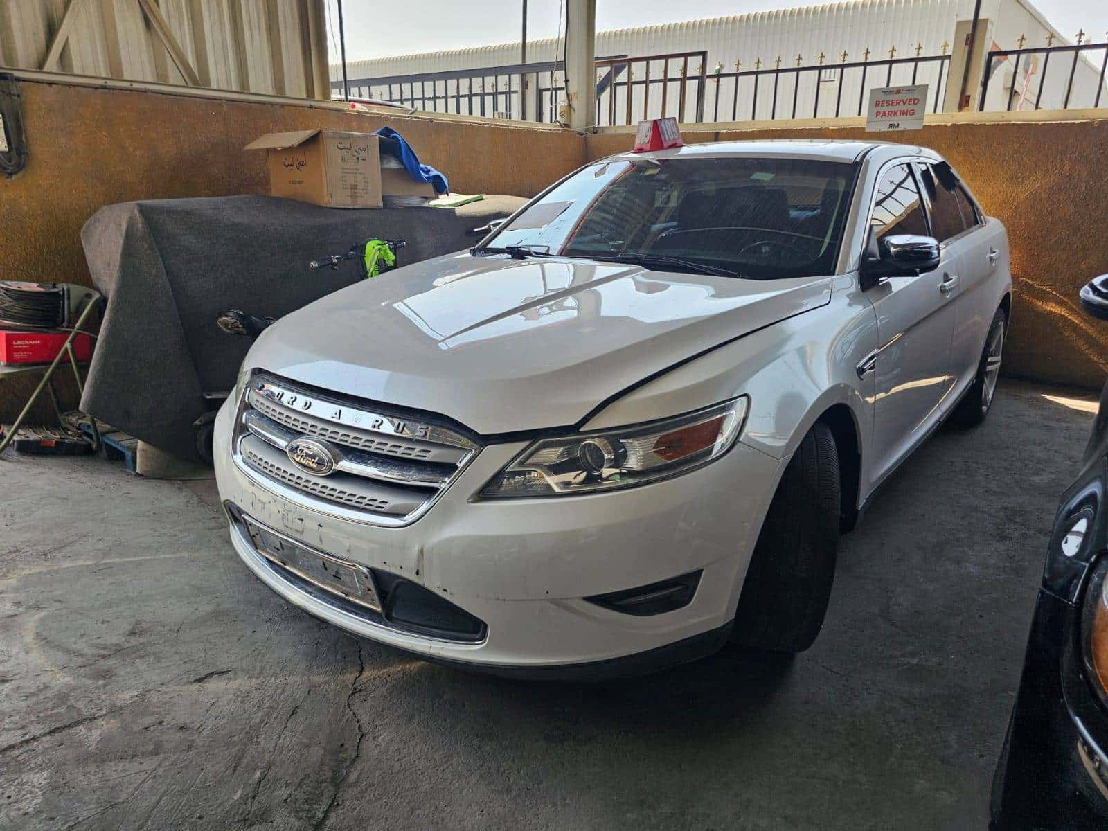 Ford Taurus 2011 thumbnail 1