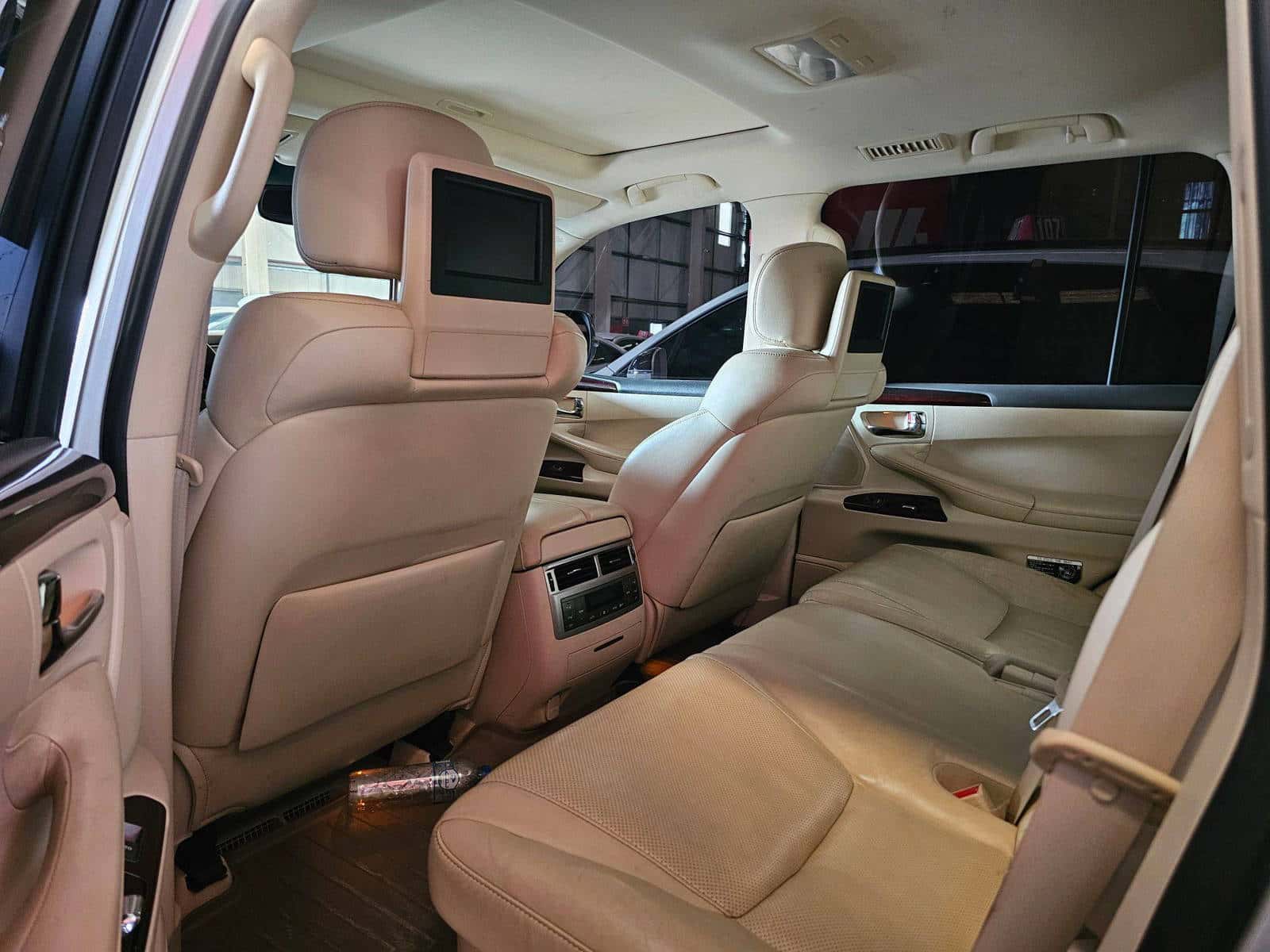 Lexus LX 570 2015 thumbnail 6