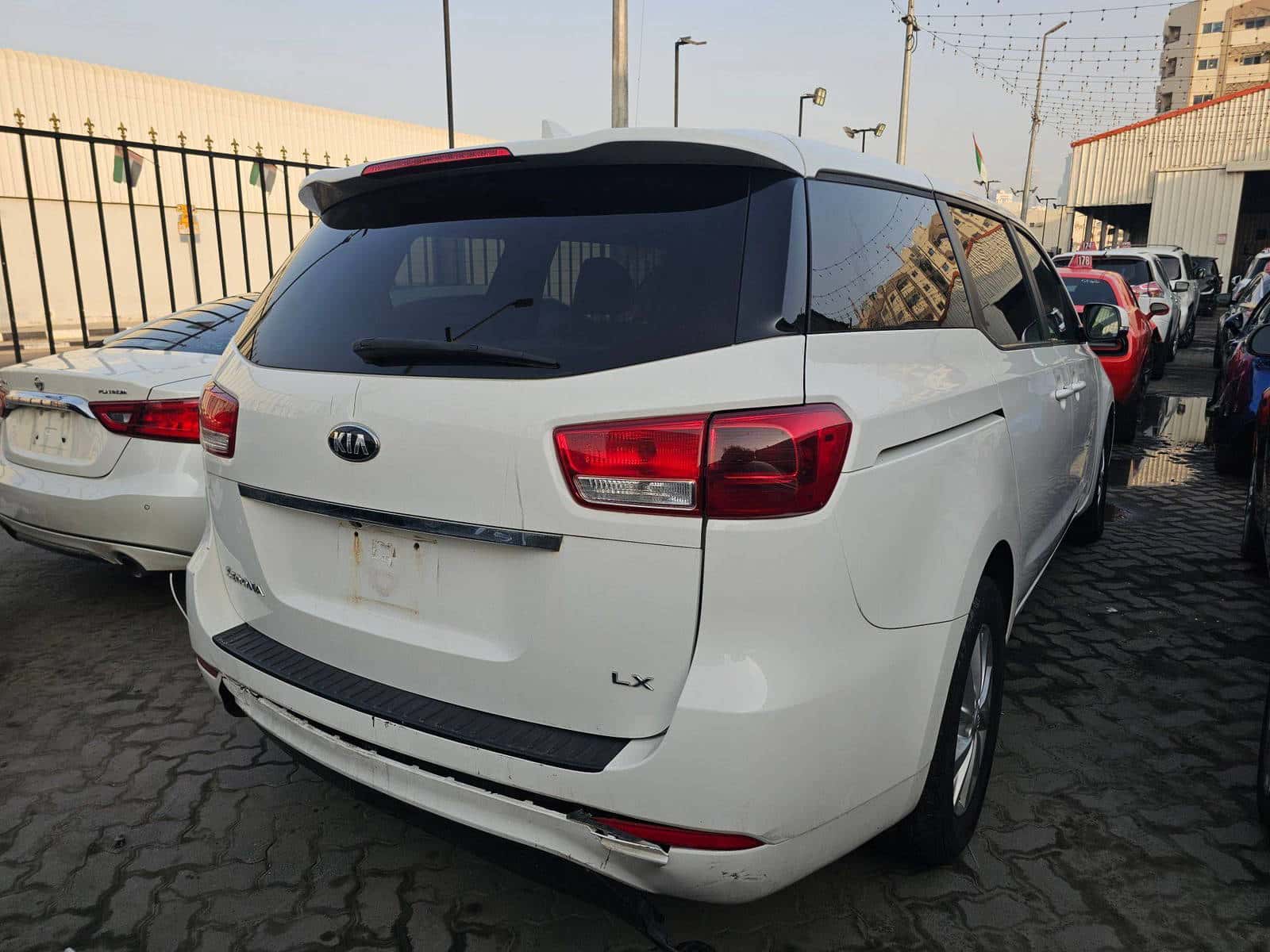 KIA SEDONA 2017 thumbnail 2